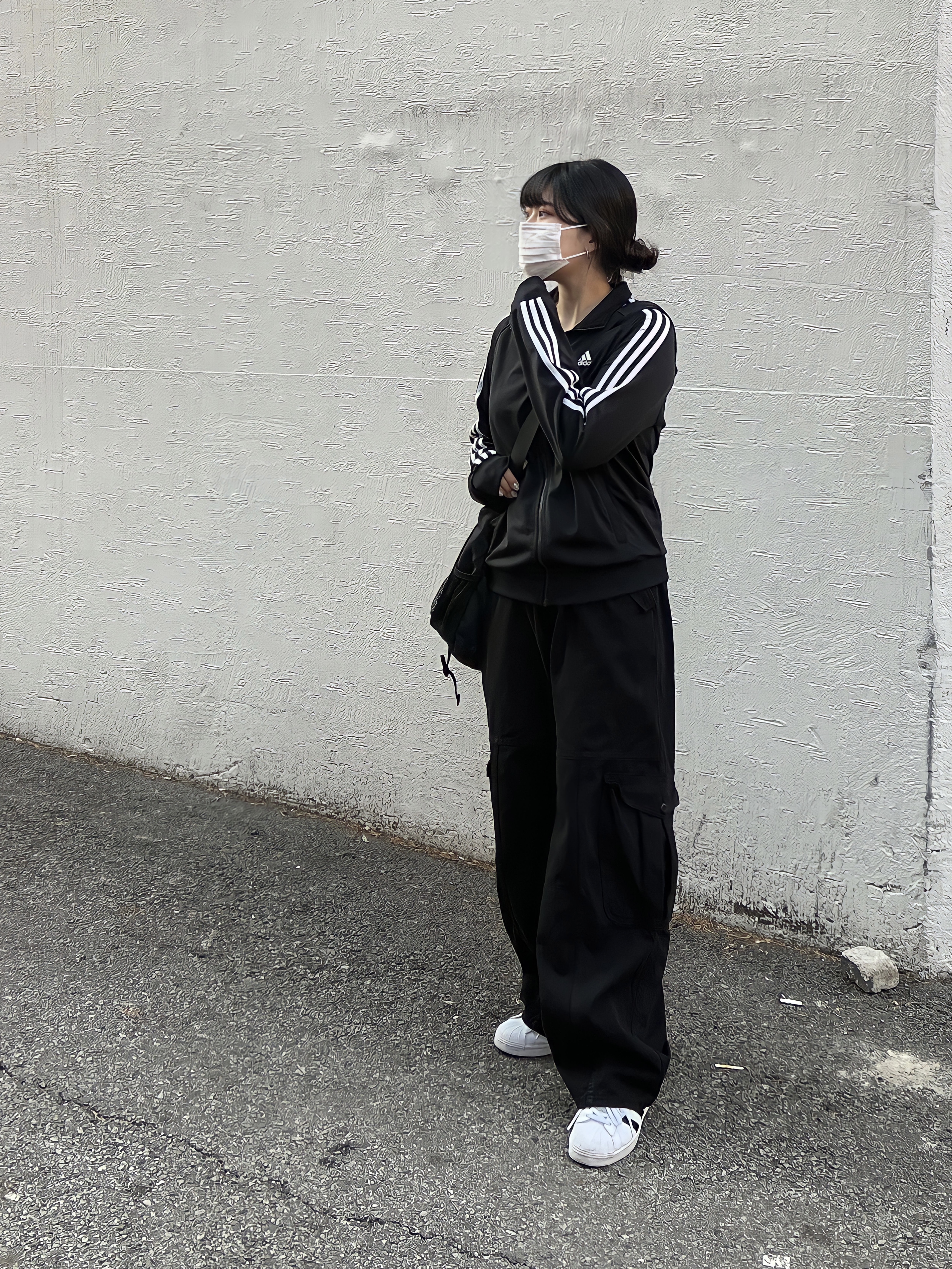 Adidas Superstar White Black 착용 스타일 - 1