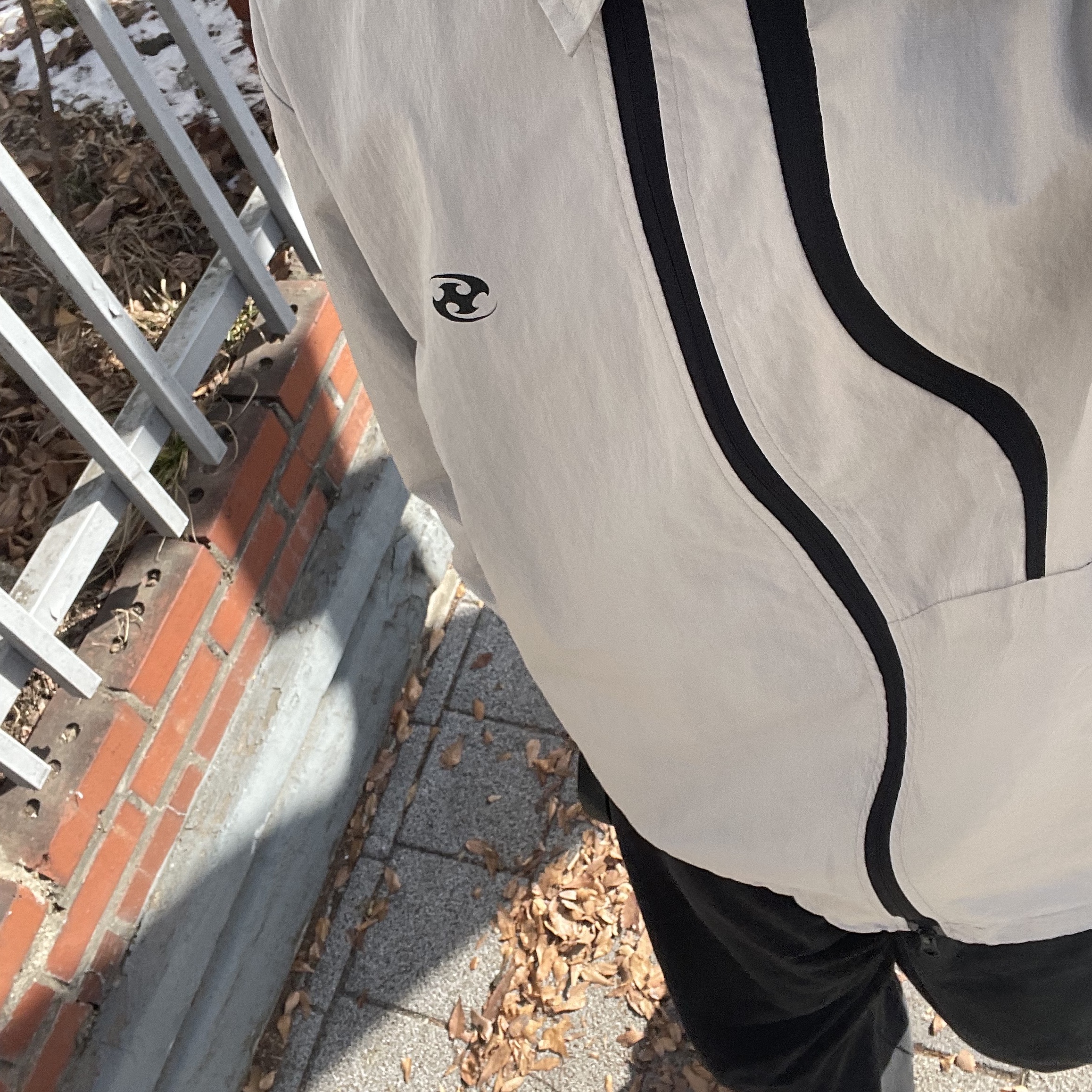 Sansan Gear Coach Jacket Black - 22SS 착용 스타일 - 2