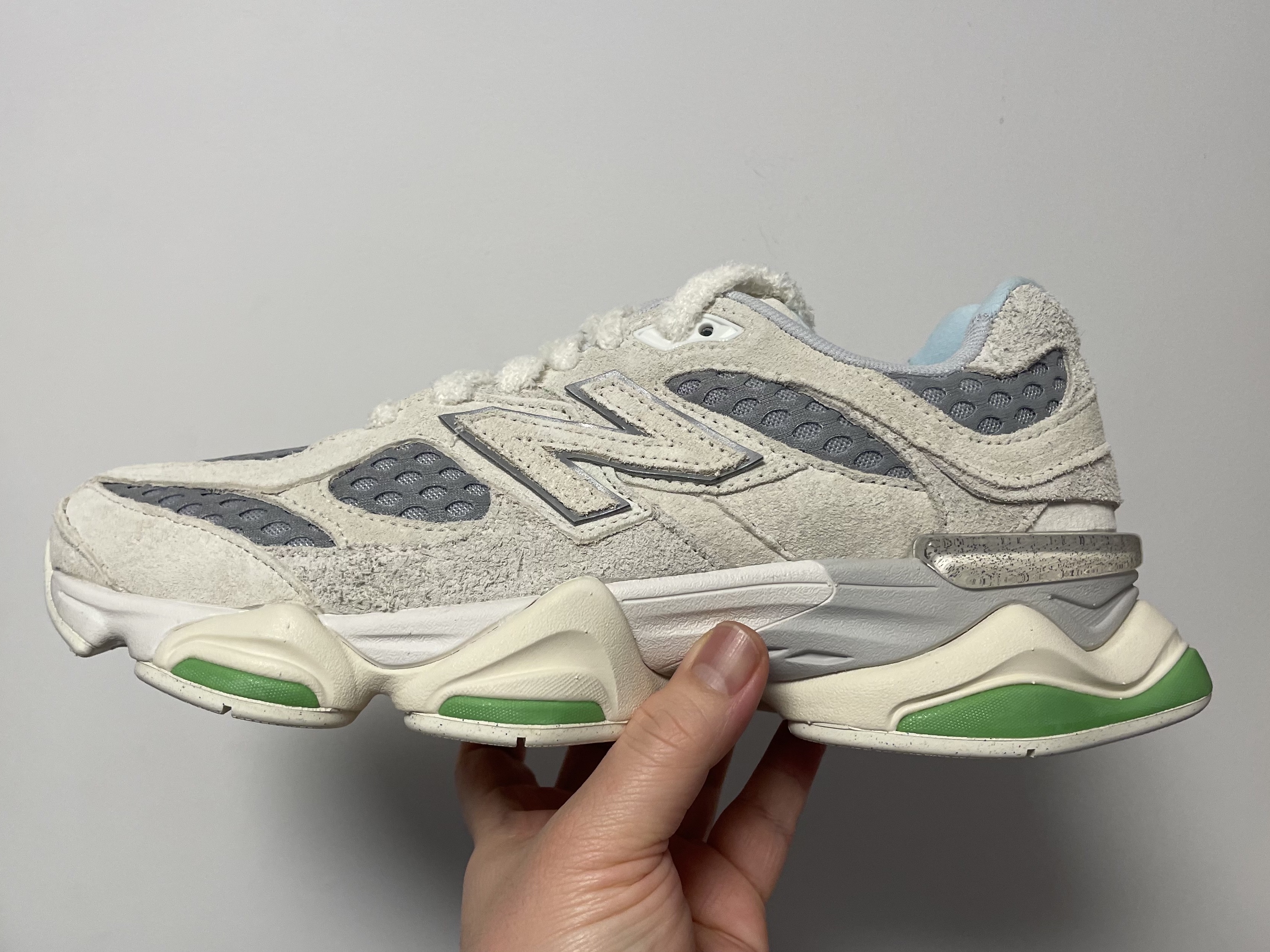 New Balance x Bricks & Wood 9060 Angora Rain Cloud 착용 스타일 - 3