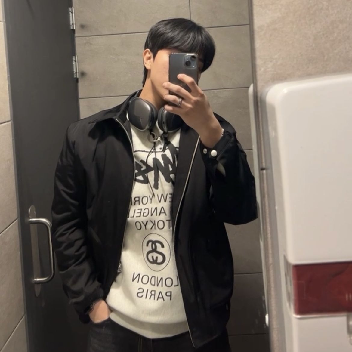 Stussy World Tour Crew Ash Heather 2022, Apple AirPods Max Lightning Space Gray (Korean Ver.) 착용 스타일 - 2