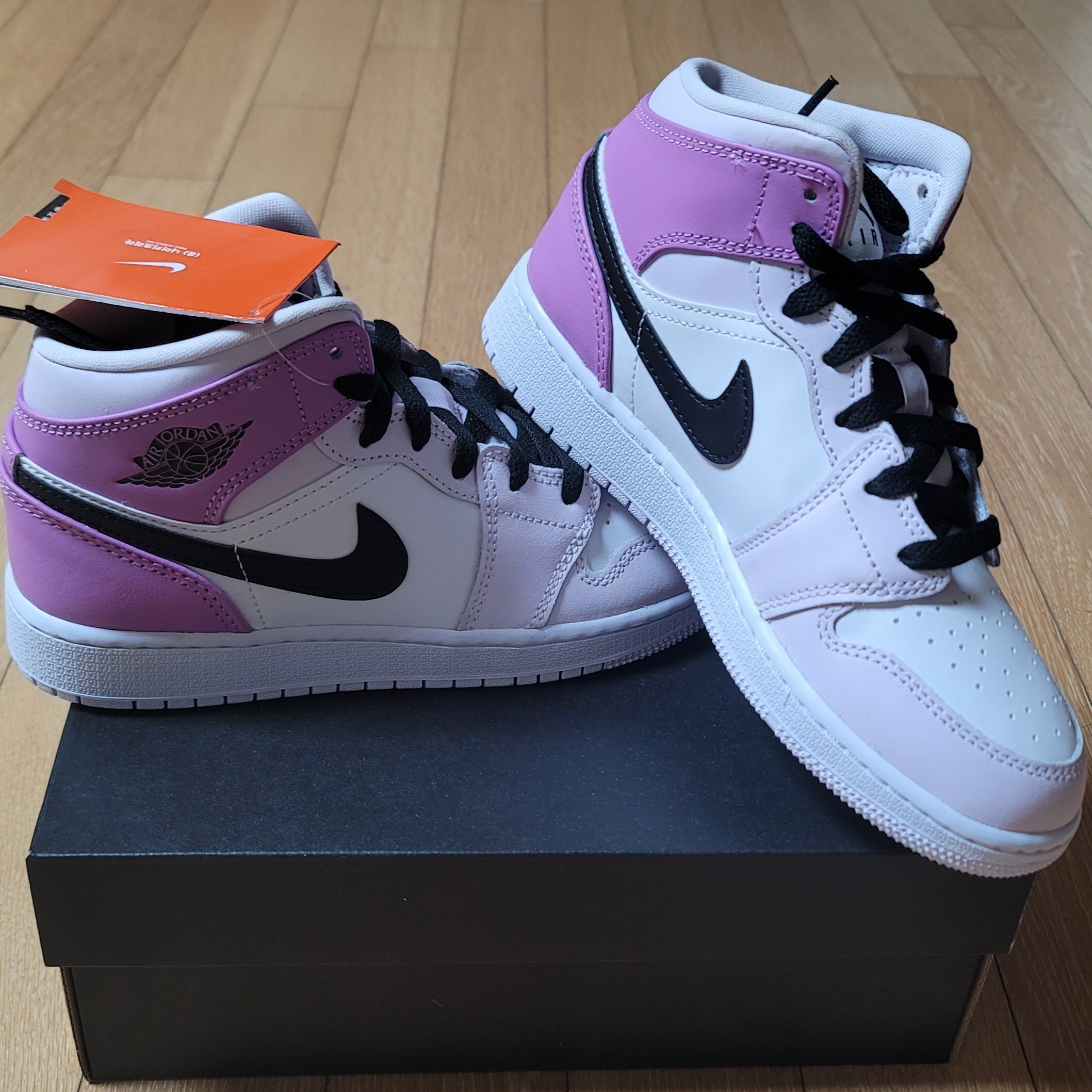 (GS) Jordan 1 Mid Barely Grape White 착용 스타일 - 2