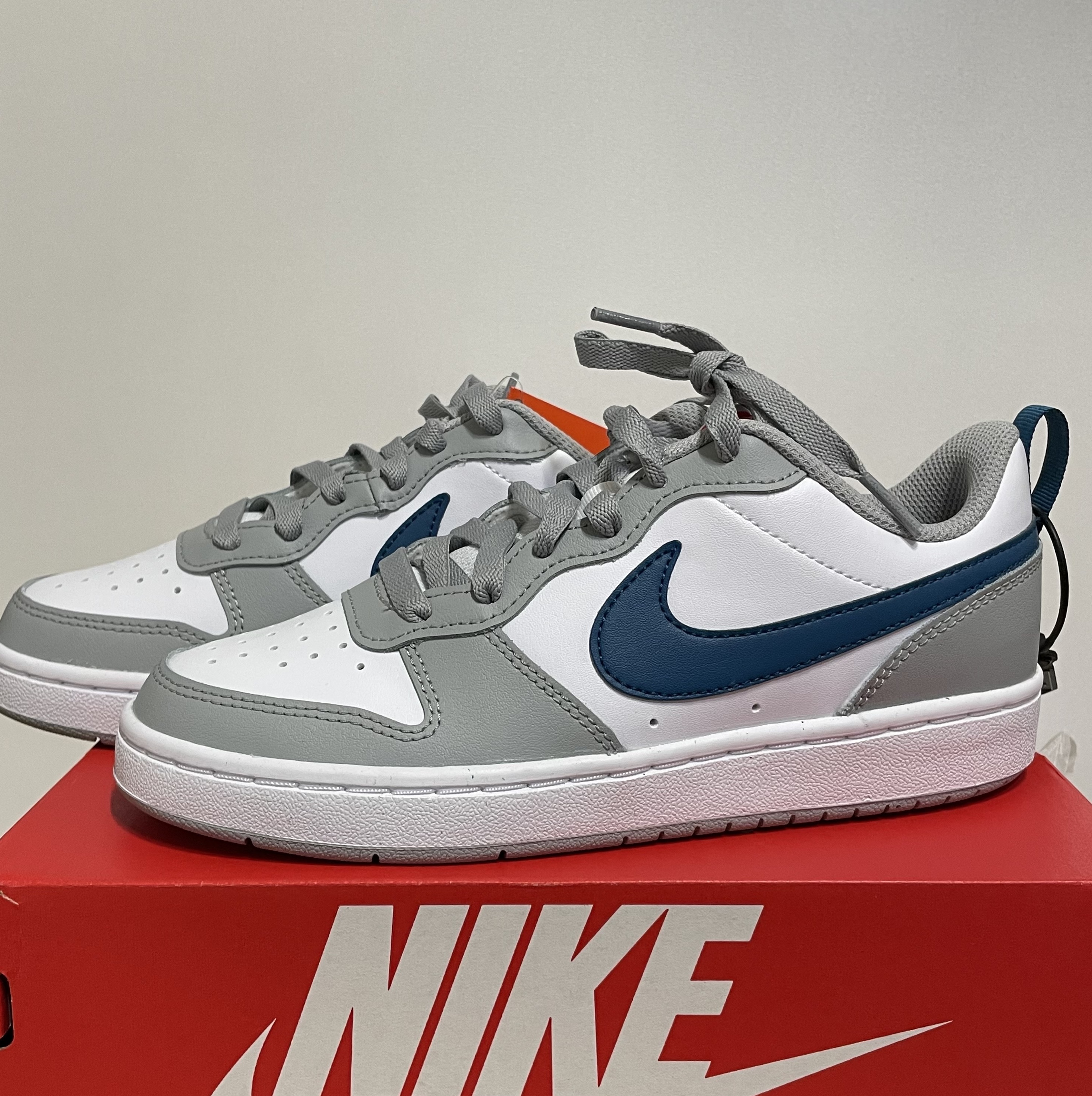(GS) Nike Court Borough Low 2 Light Smoke Grey 착용 스타일 - 1