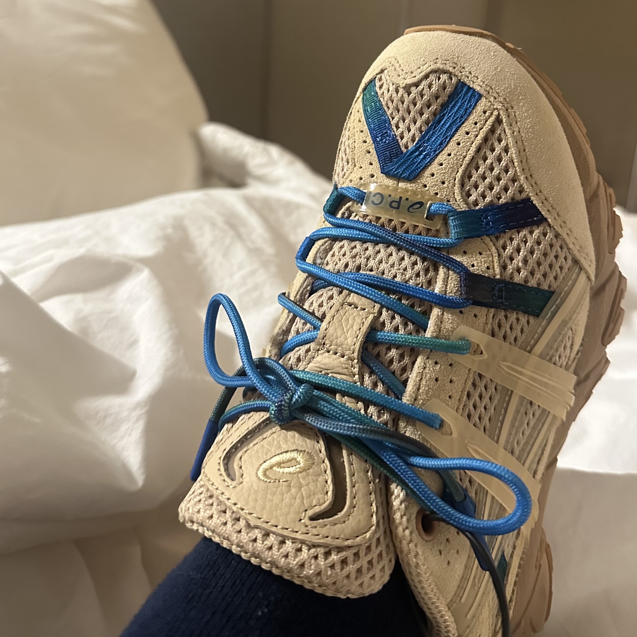 Asics x A.P.C. Gel-Sonoma 15-50 Beige 착용 스타일 - 2