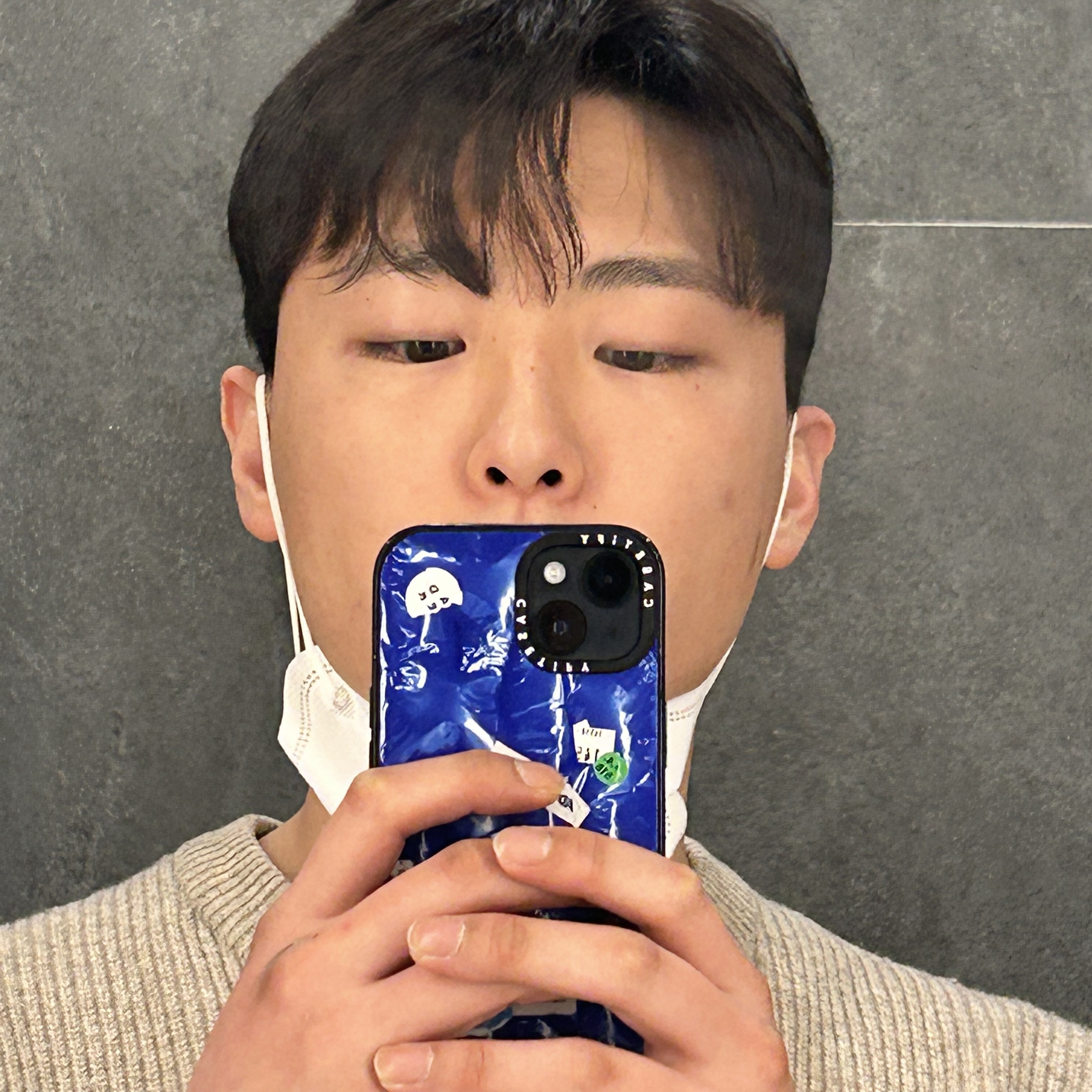 Casetify x Ader Error iPhone Tube Magsafe Case Blue 착용 스타일