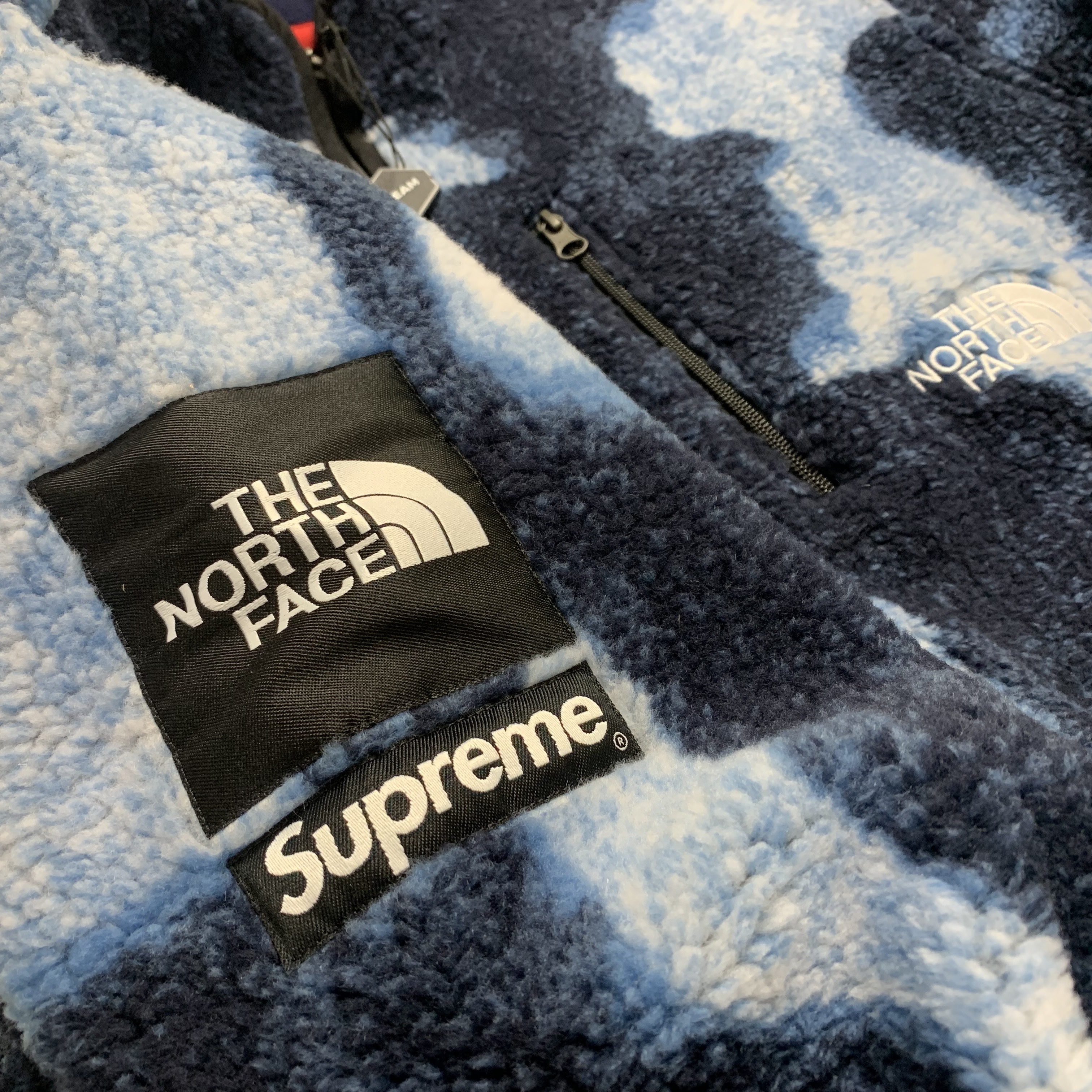 Supreme x The North Face Bleached Denim Print Fleece Jacket Indigo - 21FW 착용 스타일 - 1