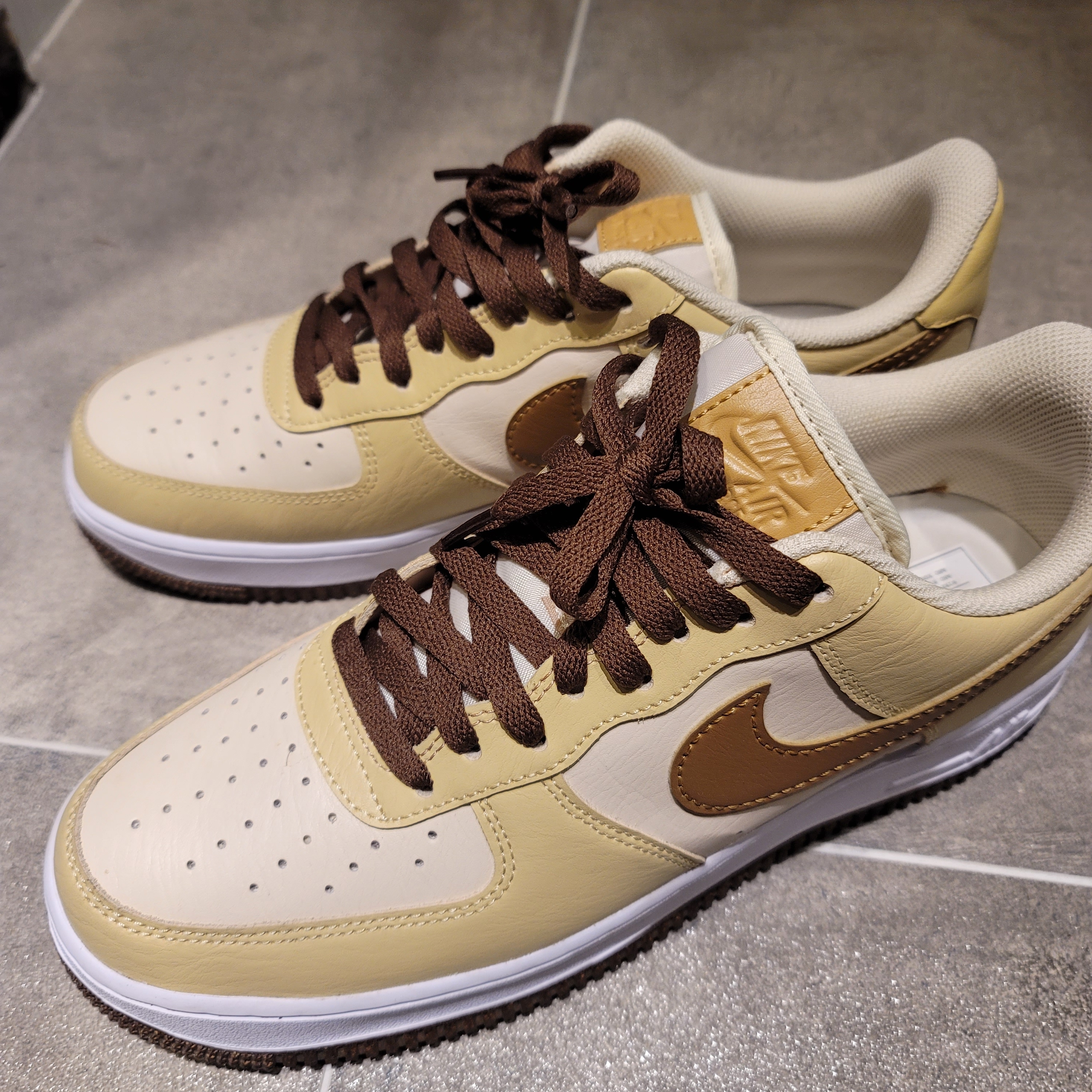 Nike Air Force 1 Low '07 LV8 Pearl White Sesame 착용 스타일