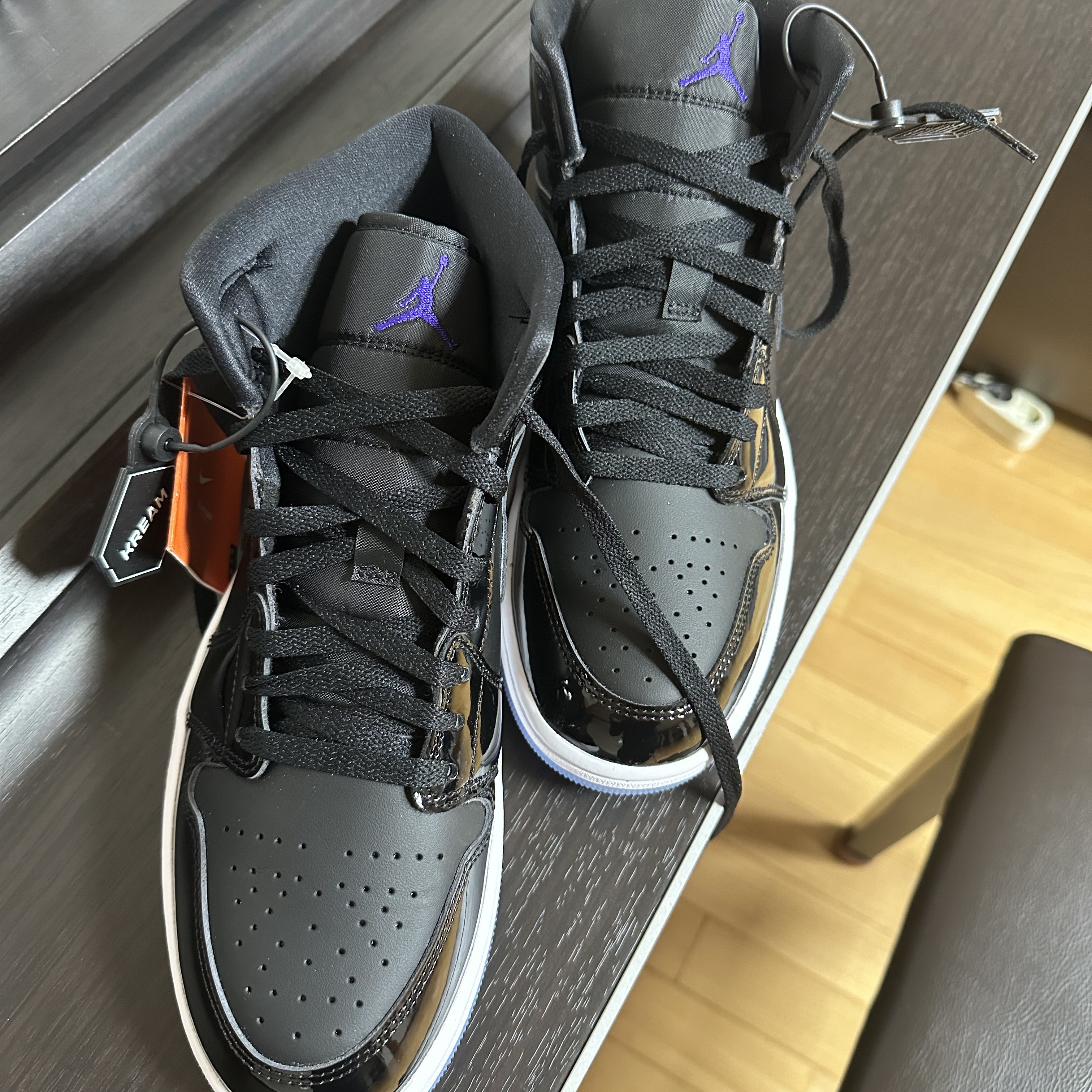 Jordan 1 Mid SE Black Dark Concord 착용 스타일