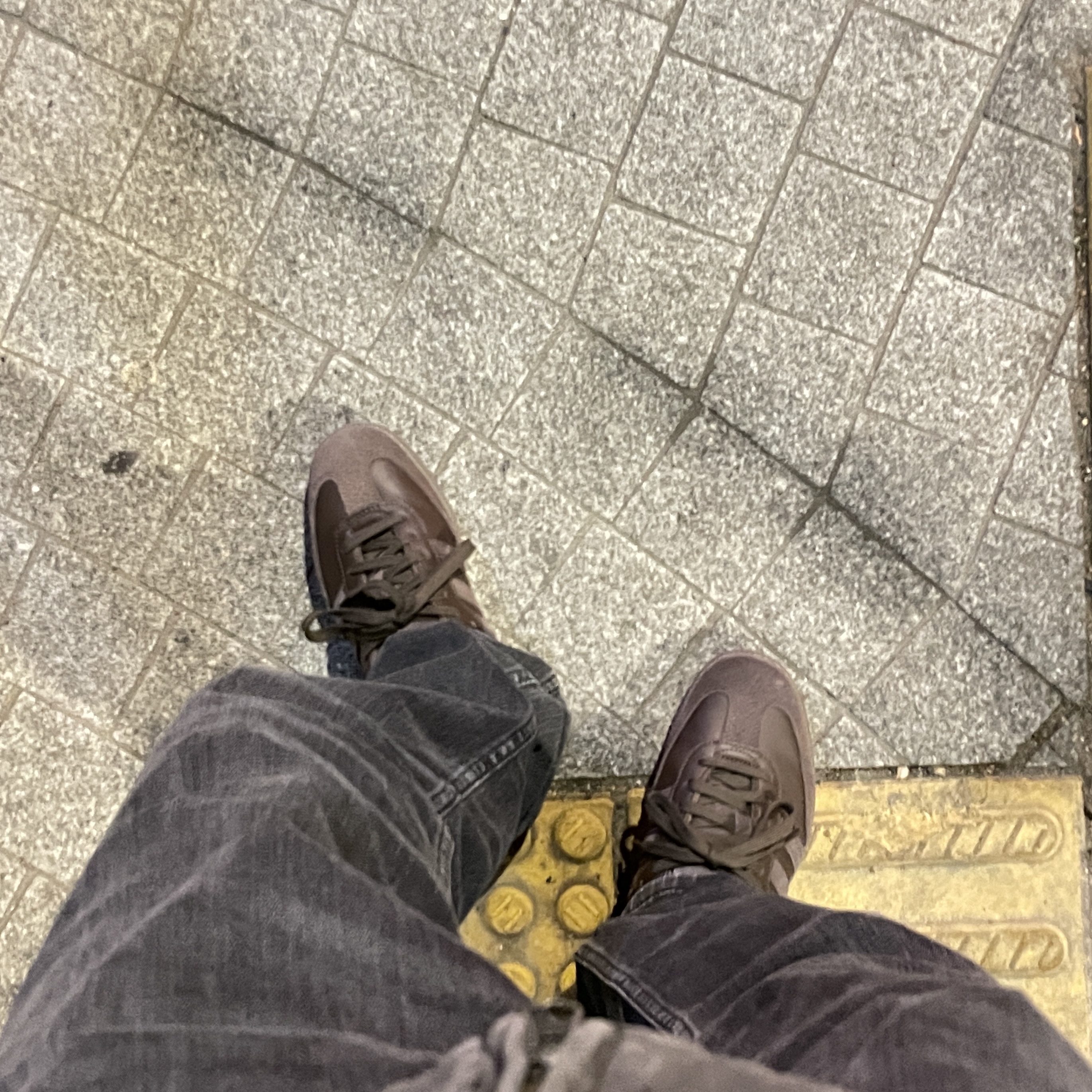 Adidas Samba Brown 착용 스타일 - 1