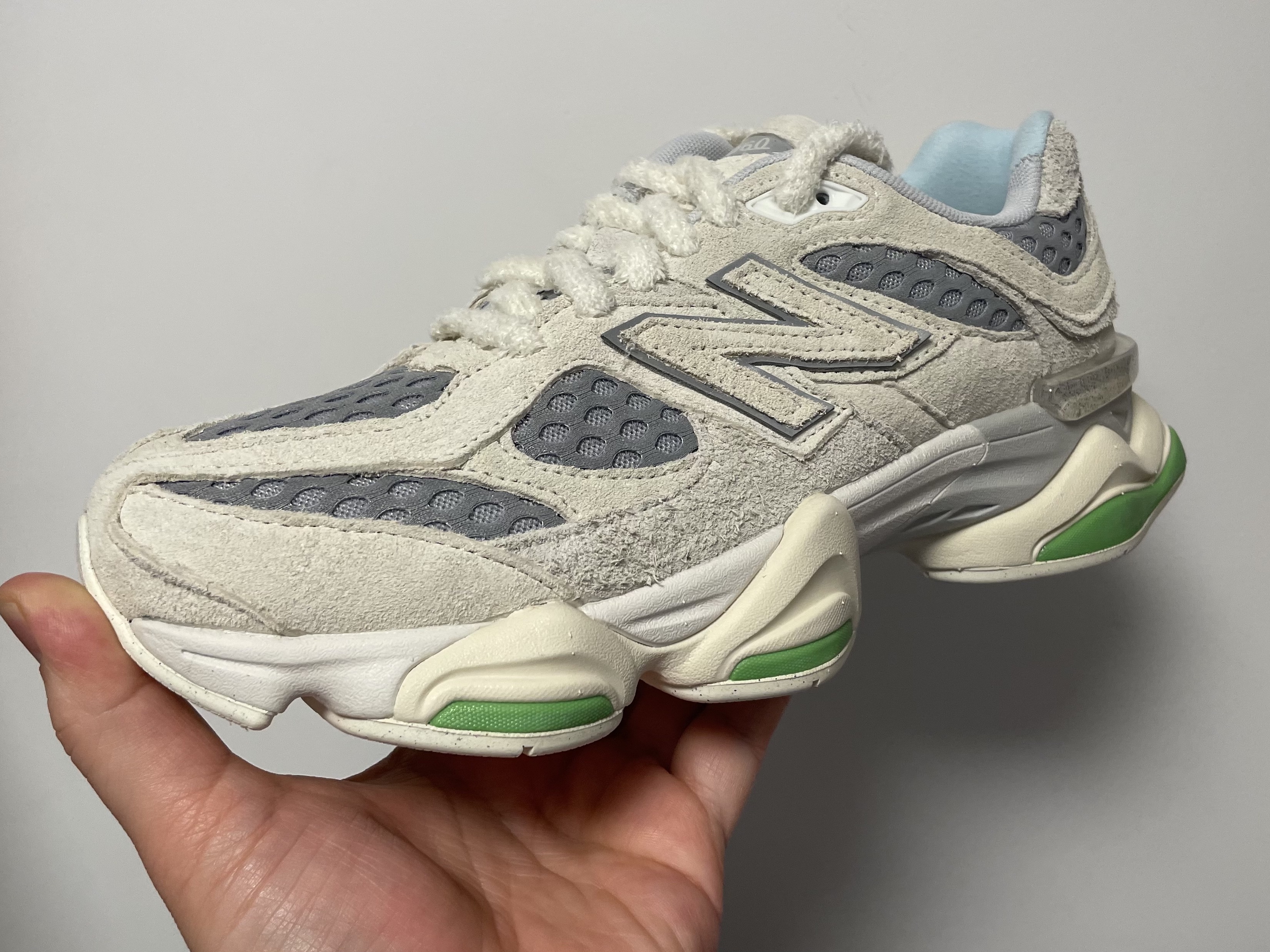 New Balance x Bricks & Wood 9060 Angora Rain Cloud 착용 스타일 - 1