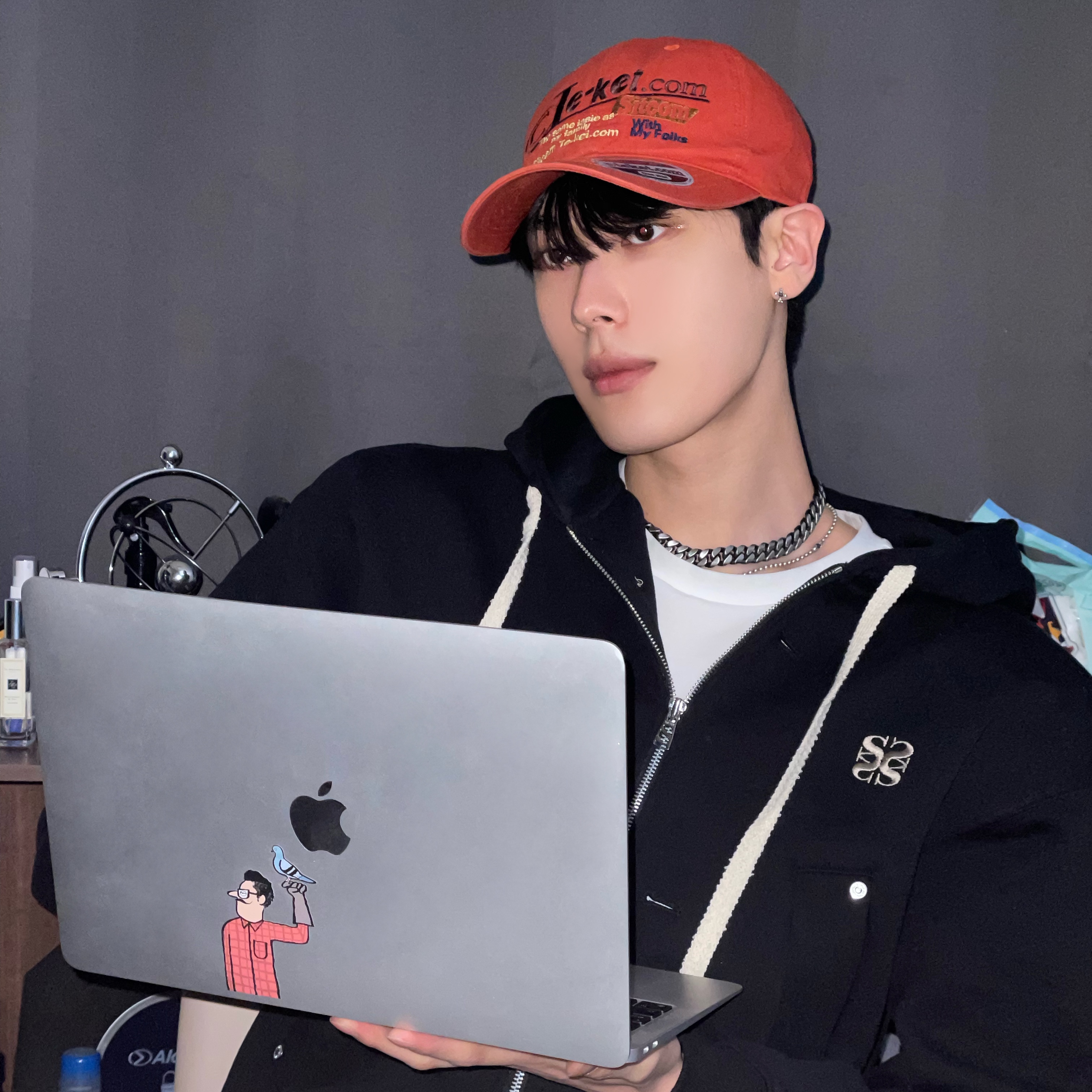 Apple 2022 MacBook Air 13 M2 256GB SSD / 8GB RAM Silver (Korean Ver.) 착용 스타일