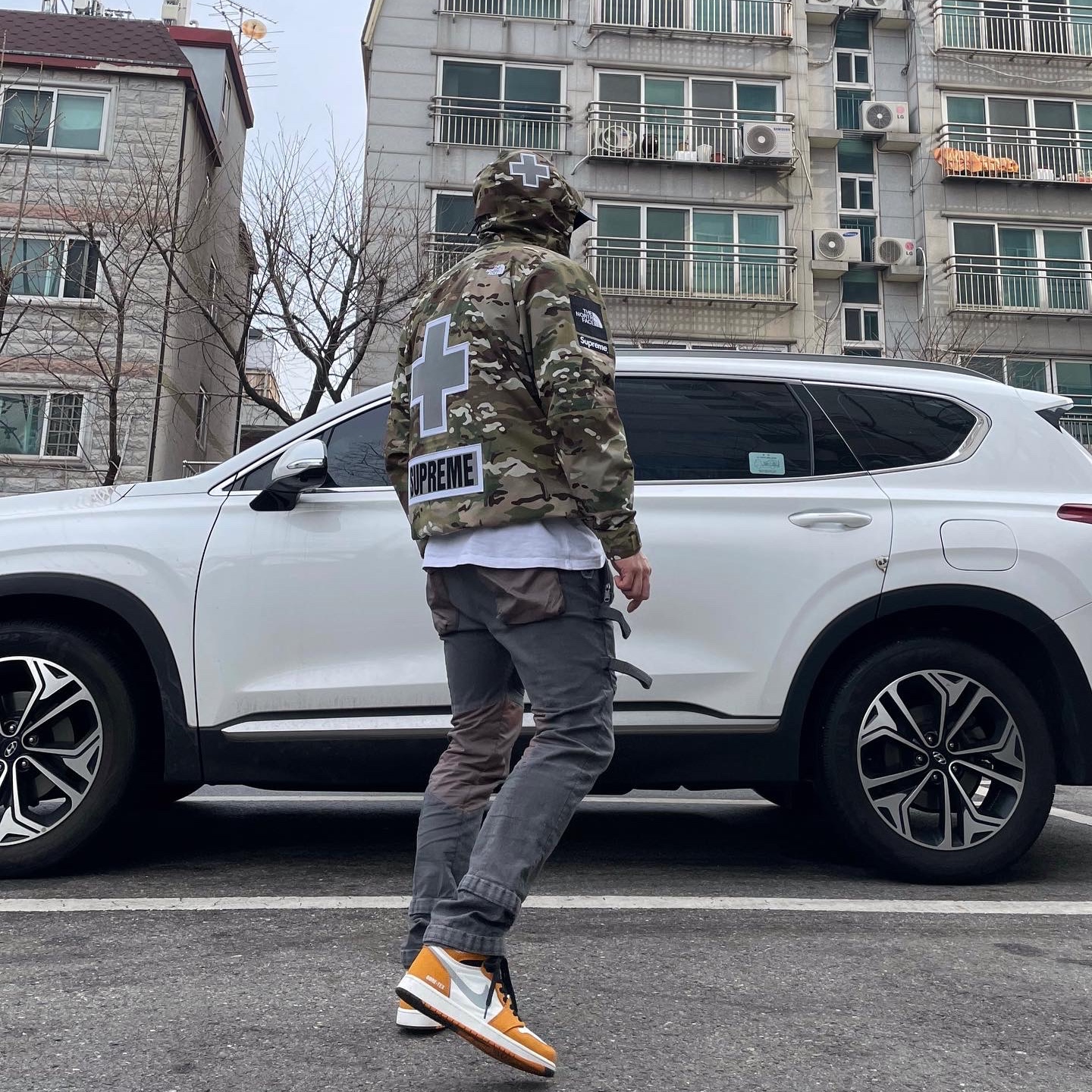 Supreme x The North Face Summit Series Rescue Mountain Pro Jacket Multi Camo - 22SS, Jordan 1 Element Gore-Tex Light Curry 착용 스타일 - 4
