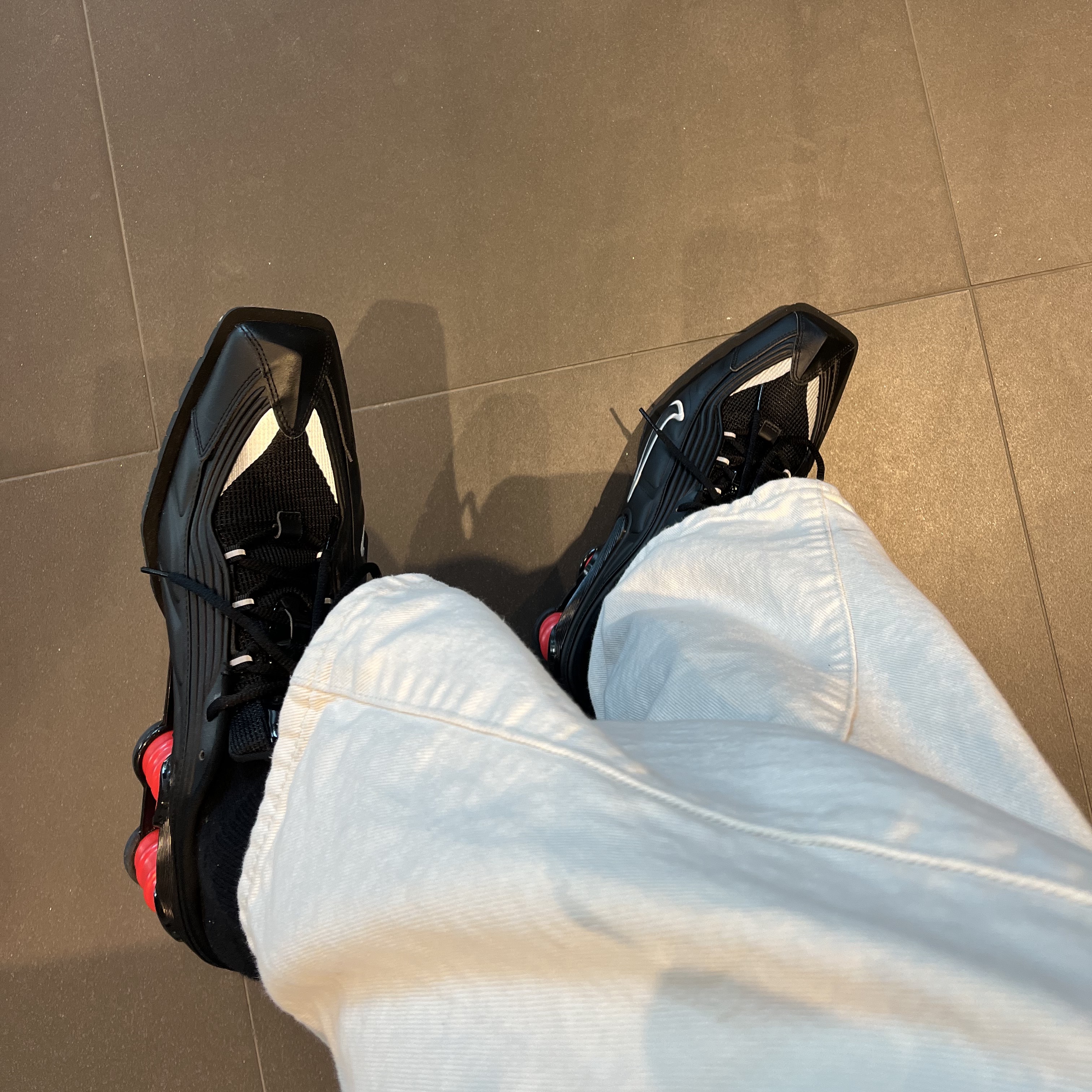 Nike x Martine Rose Shox MR4 Black 착용 스타일