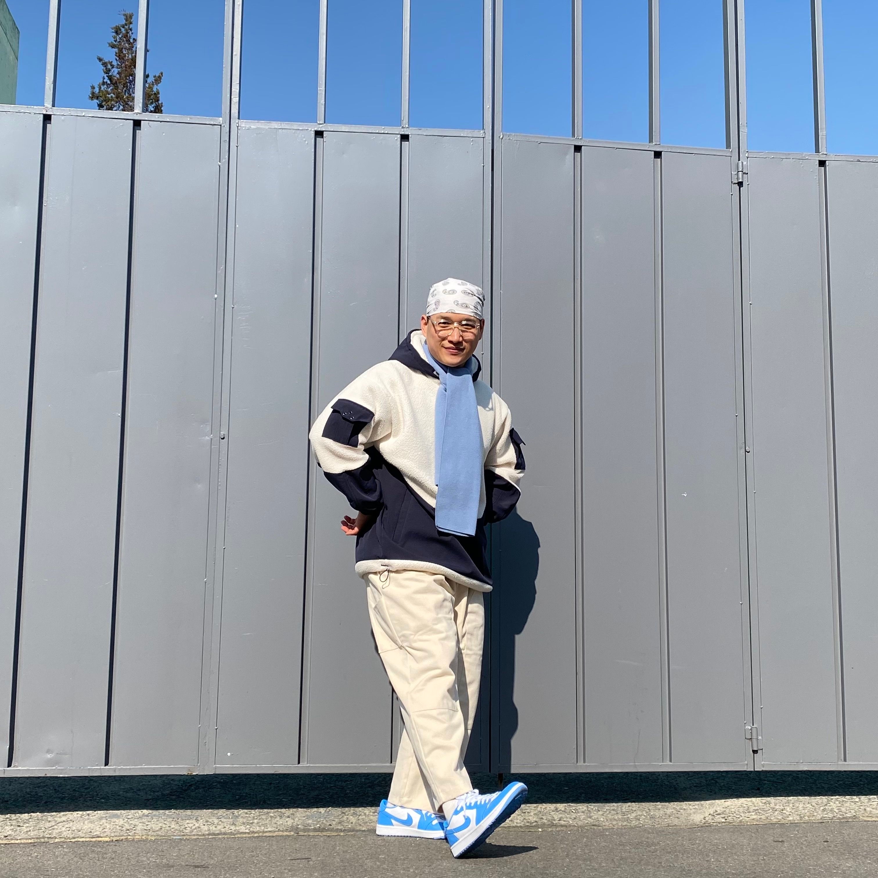 Jordan 1 Low Golf White and University Blue 착용 스타일