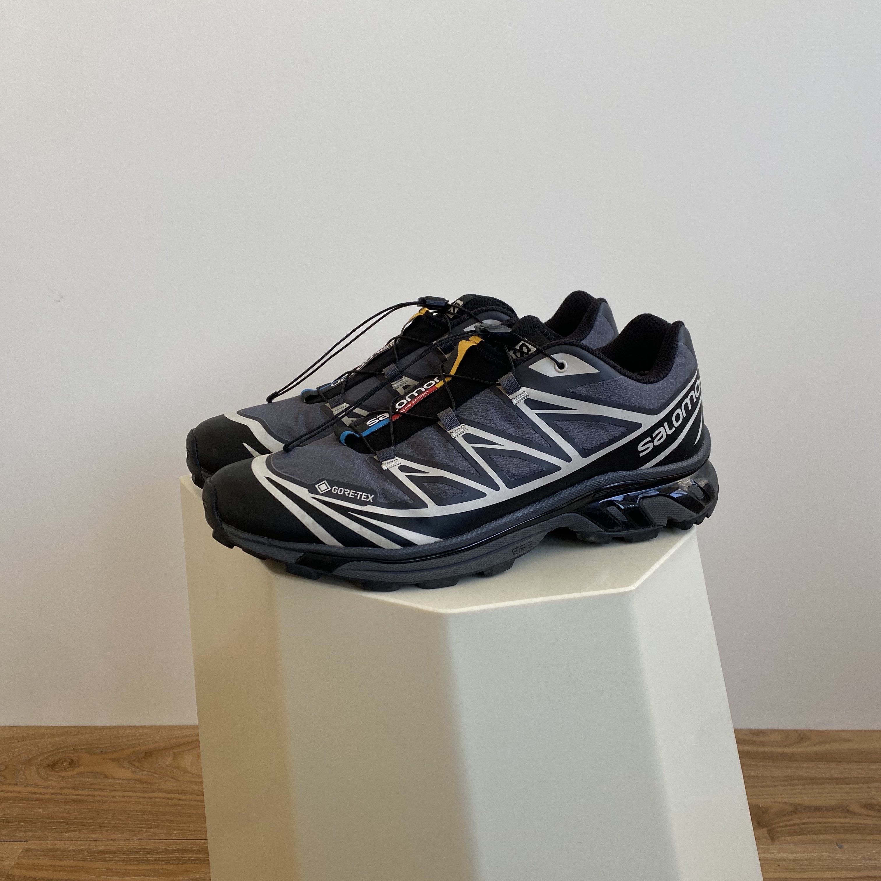 Salomon XT-6 Gore-Tex Black Ebony 착용 스타일 - 1