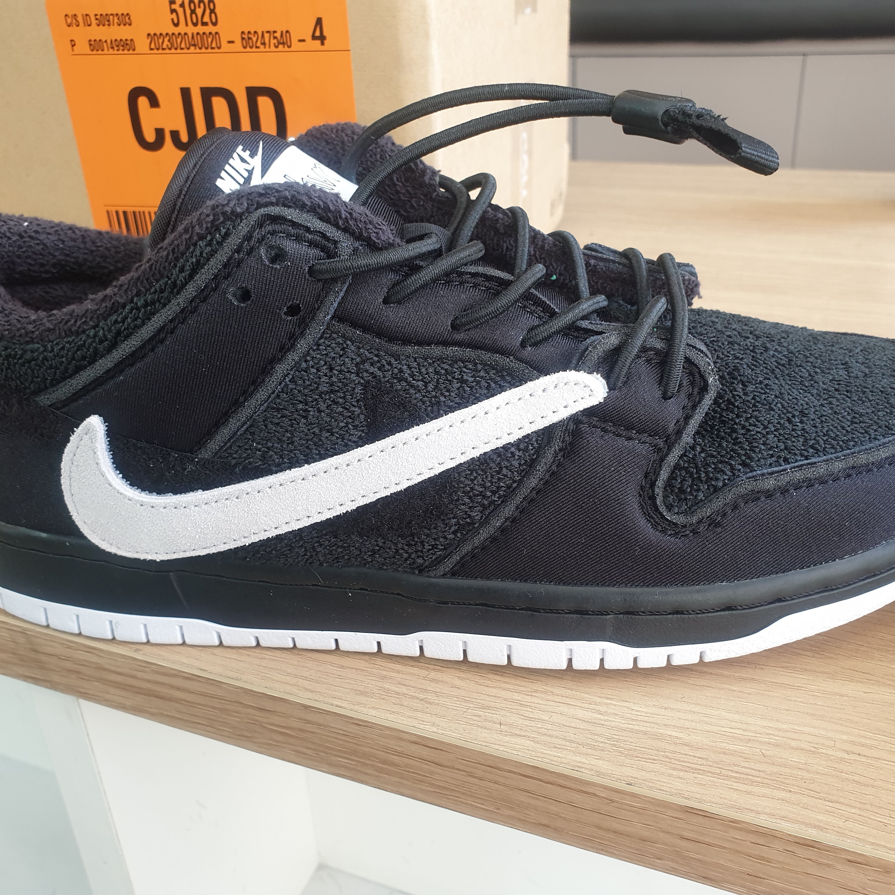 Jordan 1 x Union KO Low White, Nike x Gnarhunters SB Dunk Low Pro QS Black 착용 스타일 - 3