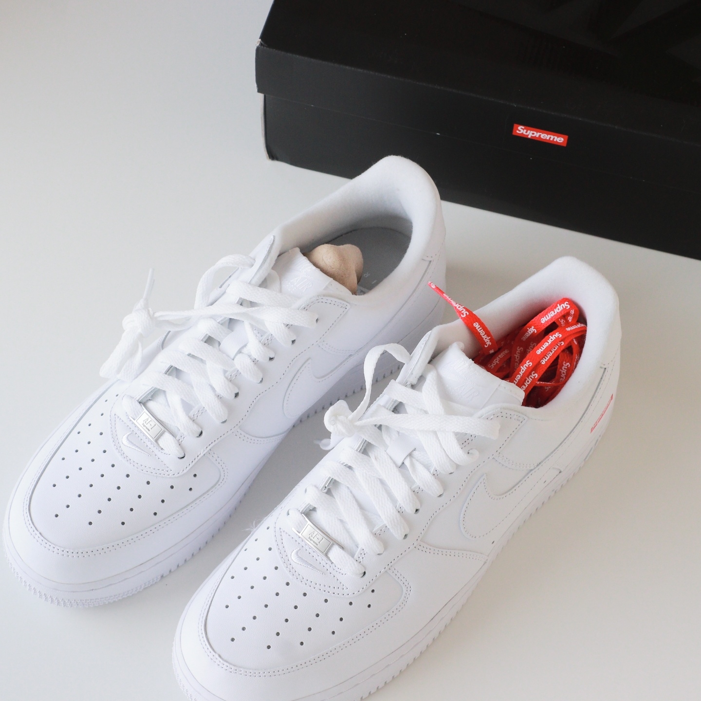 Nike x Supreme Air Force 1 Low White 착용 스타일 - 2