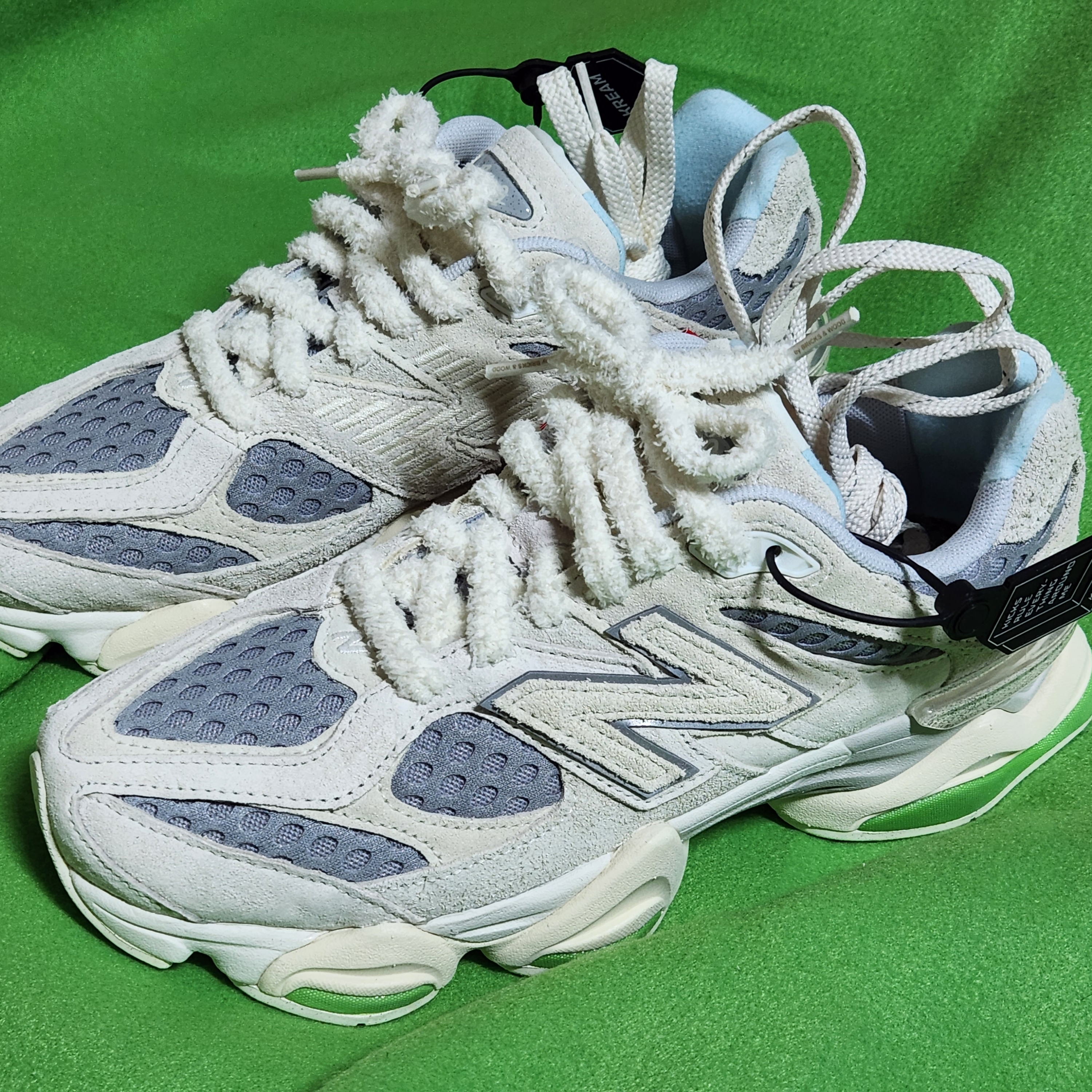 New Balance x Bricks & Wood 9060 Angora Rain Cloud 착용 스타일 - 1