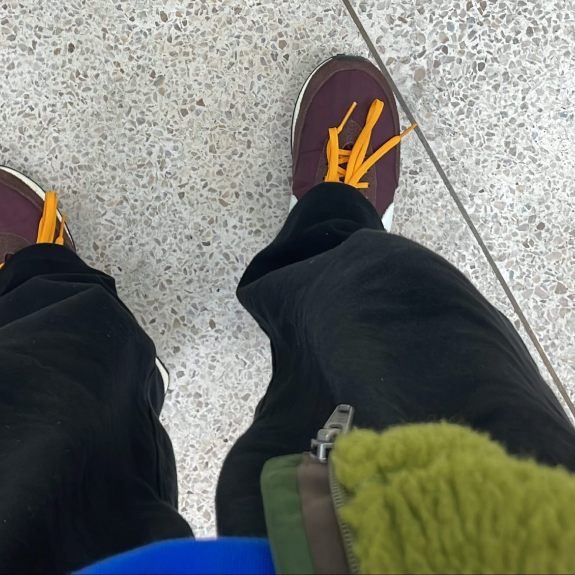 Nike Waffle Trainer 2 SE Burgundy Crush, Souvenir Official Eunify Classic Hoodie Blue 착용 스타일
