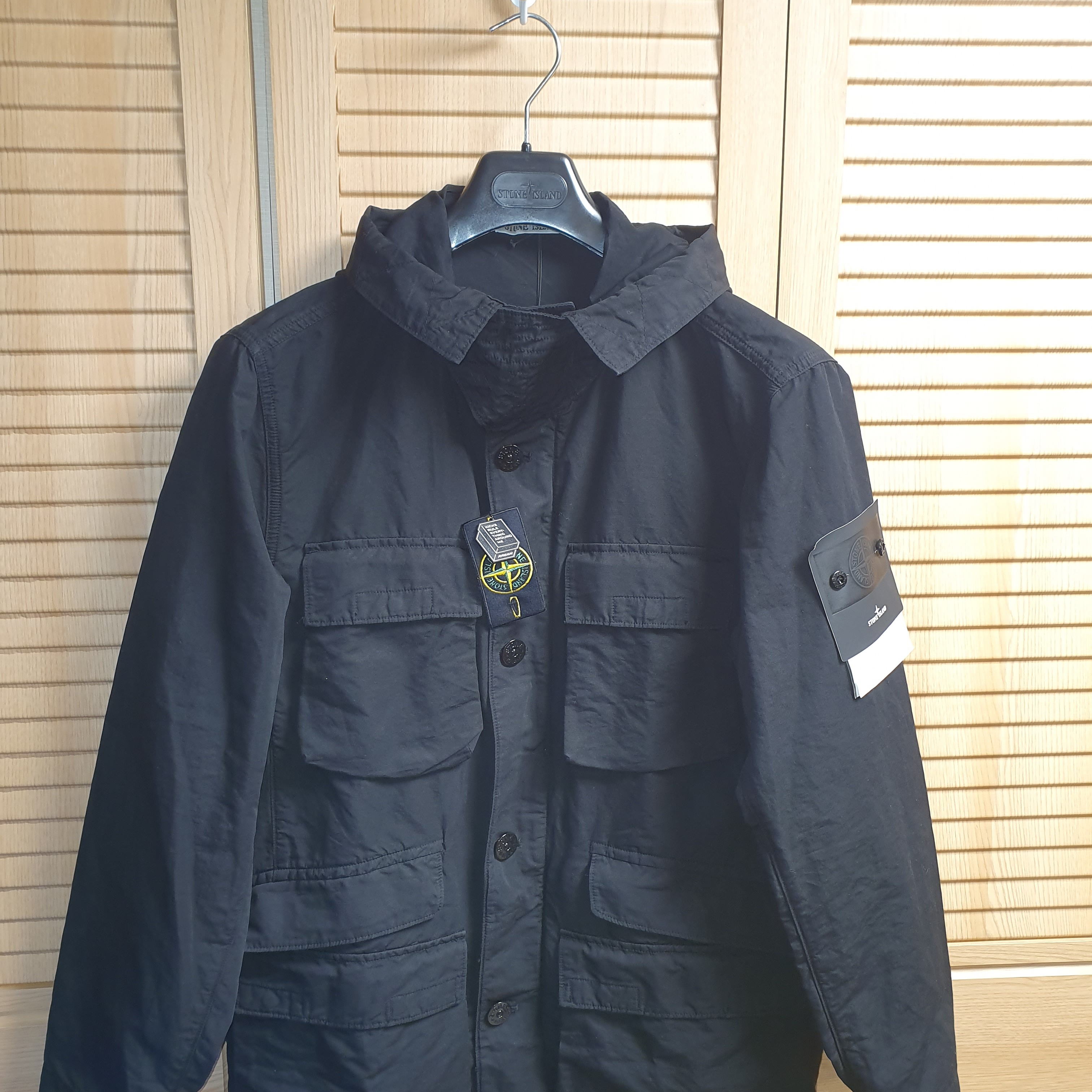 Stone Island 42306 Tela Cotone Lino Fiammato TC Garment Dyed Field Jacket Black - 22SS 착용 스타일 - 1