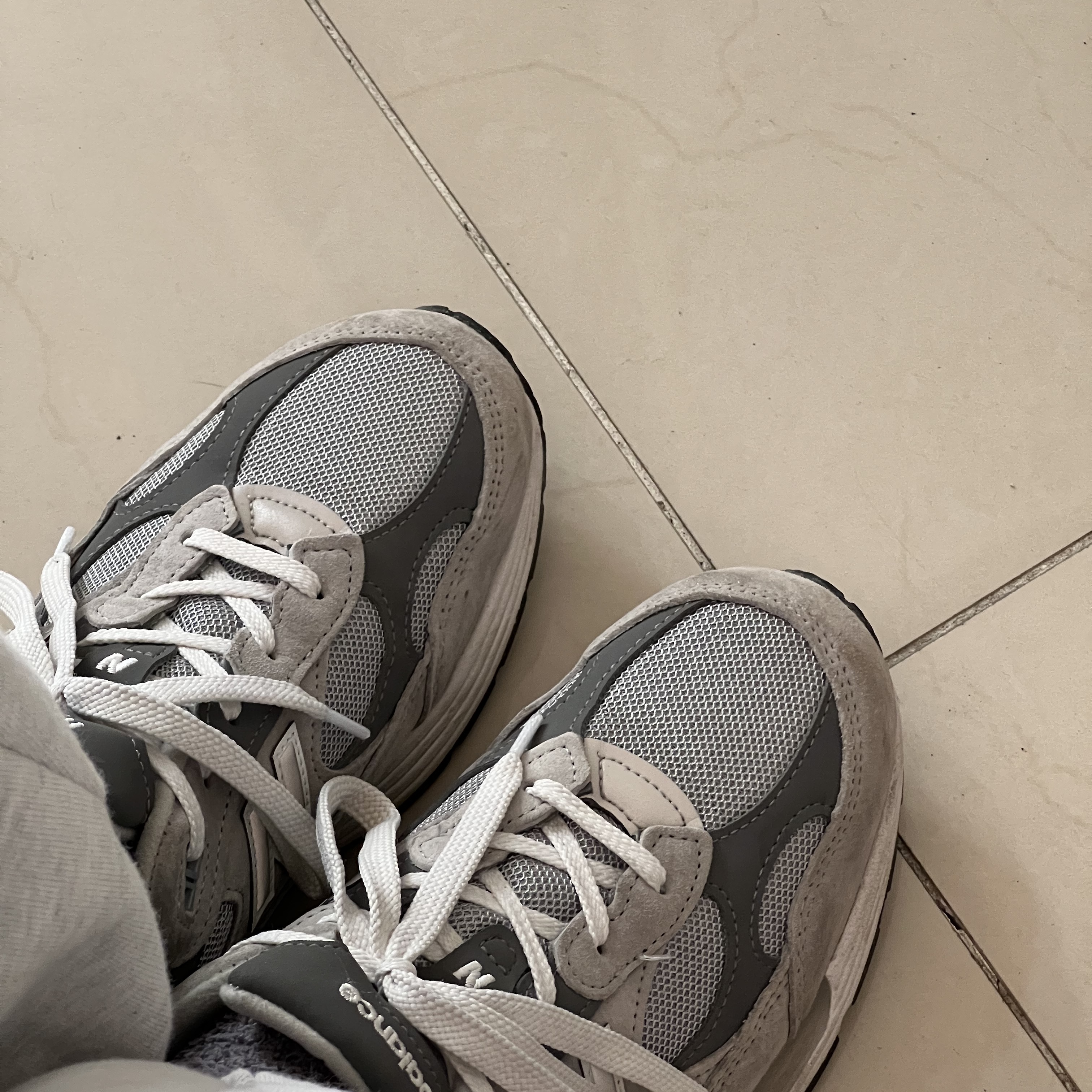 New Balance 992 Made in USA Grey - D Standard 착용 스타일 - 2
