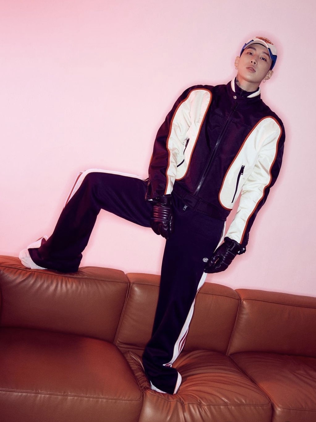 Diesel J-Blink Biker Jacket in Colour-Block Nylon Black White, Diesel C-Pavel Logo Patches Baseball Cap White 착용 스타일