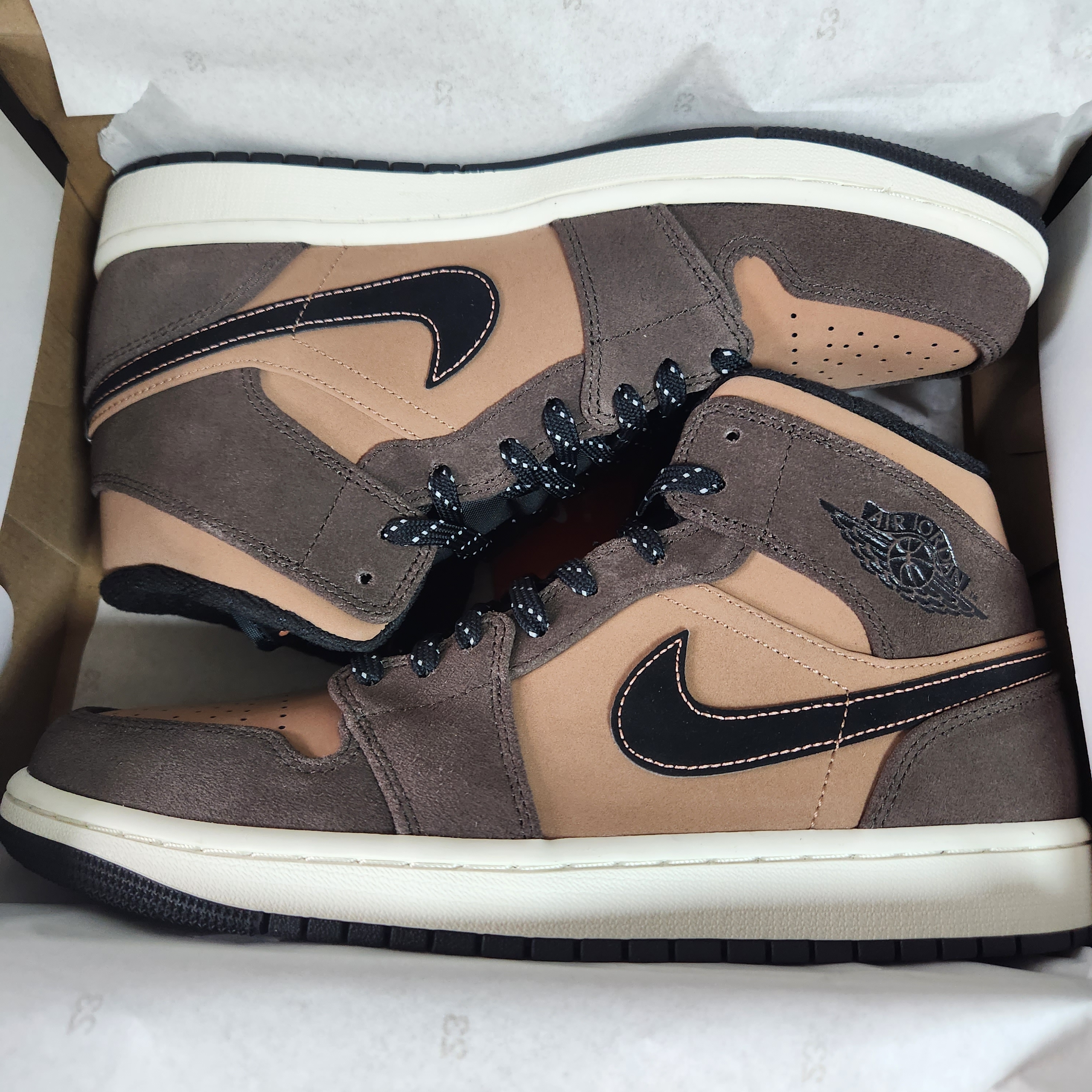 Jordan 1 Mid SE Dark Chocolate 착용 스타일 - 1