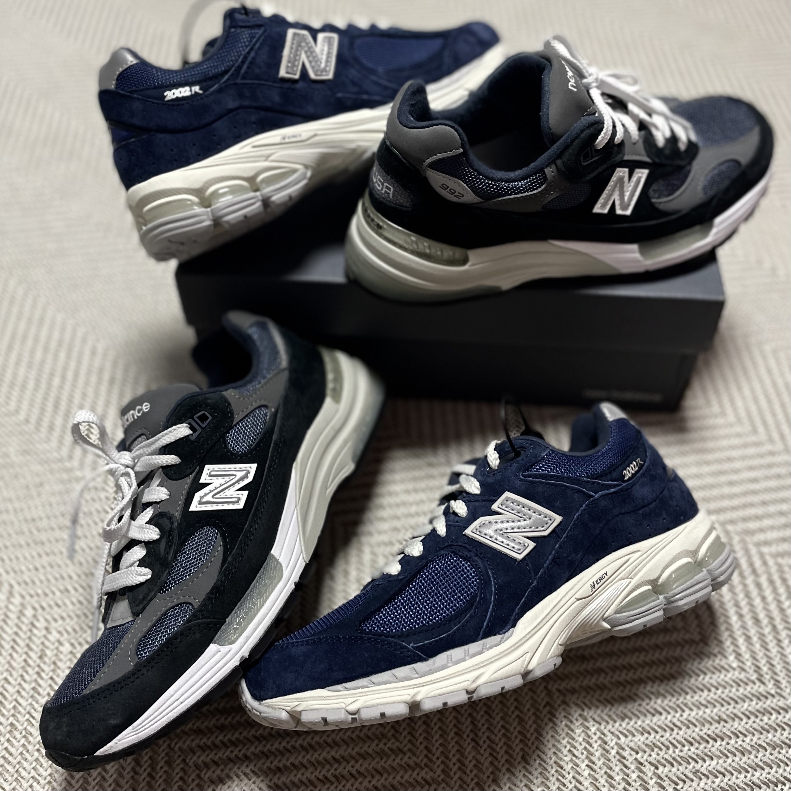 New Balance 2002R Special Vintage Navy, New Balance 992 Made in USA Navy 착용 스타일 - 1