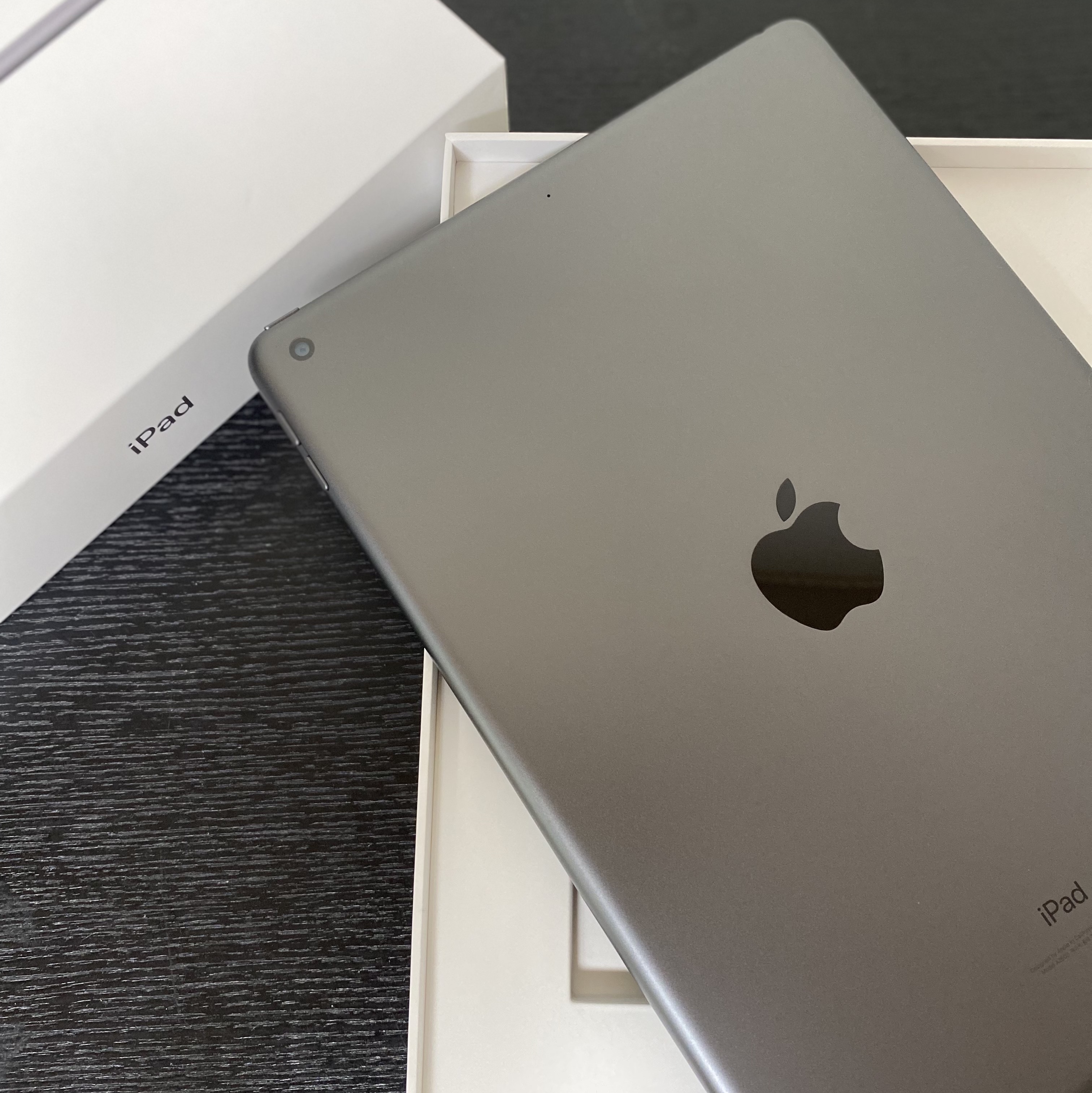 Apple iPad 9th Gen Wifi 64GB Space Gray (Korean Ver.) 착용 스타일