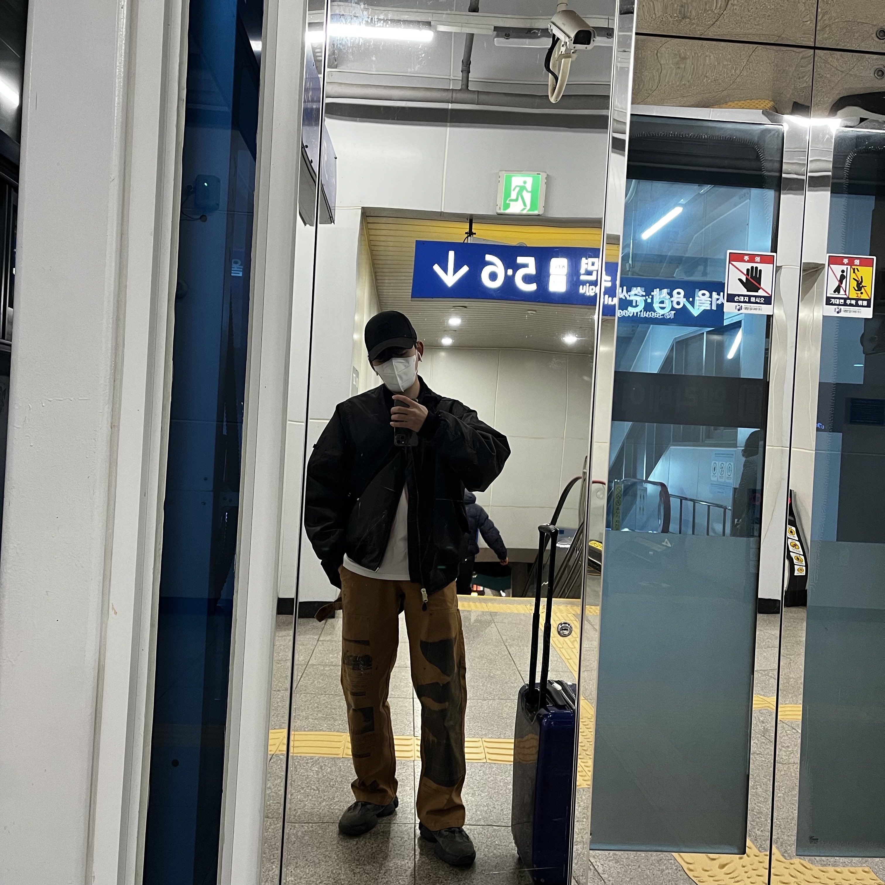 C.P. Company Shell-R Logo Cap Black - 22FW, Adidas Yeezy 500 Utility Black 2018/2020 착용 스타일