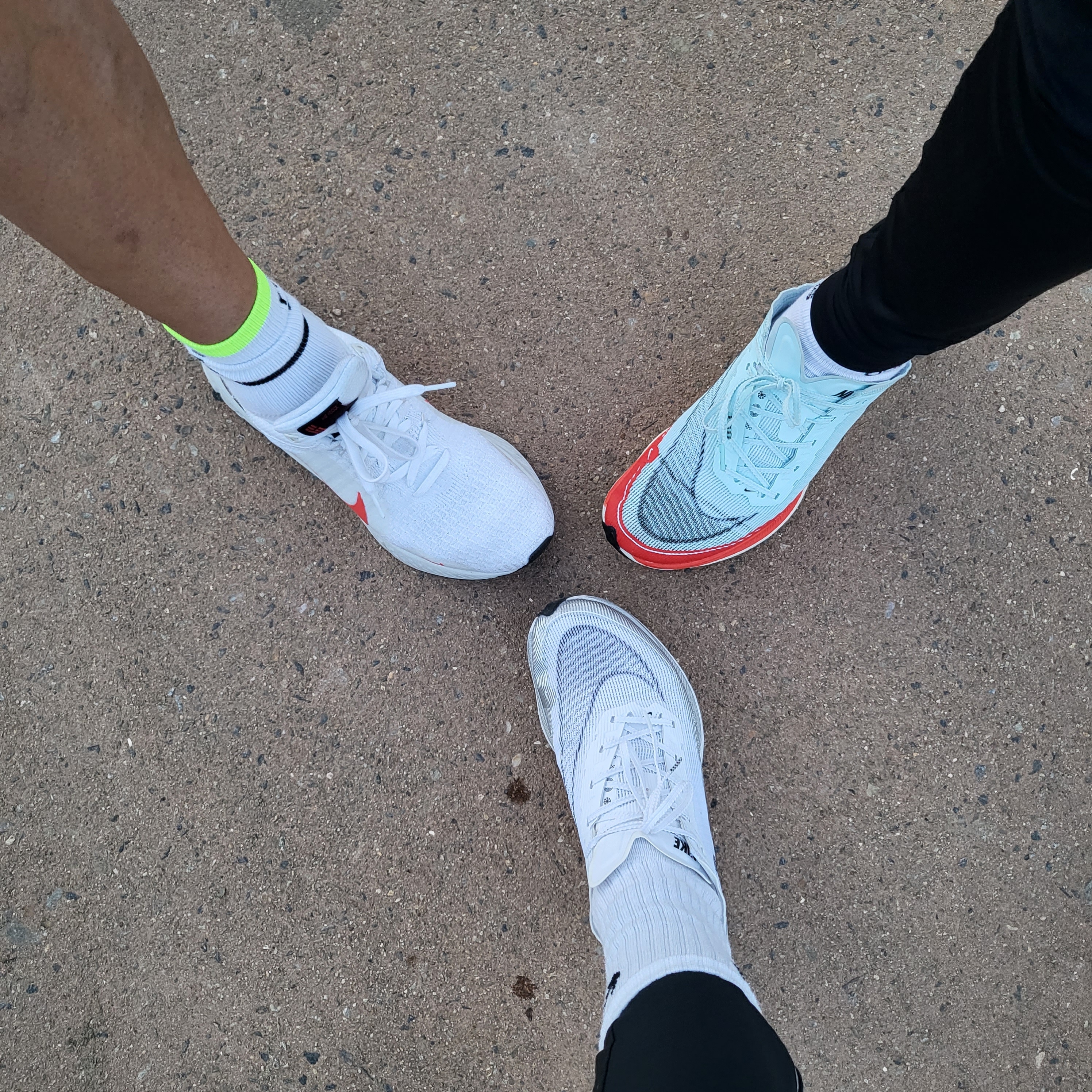 Nike ZoomX Vaporfly Next% 2 White Metallic Silver, Nike ZoomX Vaporfly Next% 2 Glacier Blue 착용 스타일