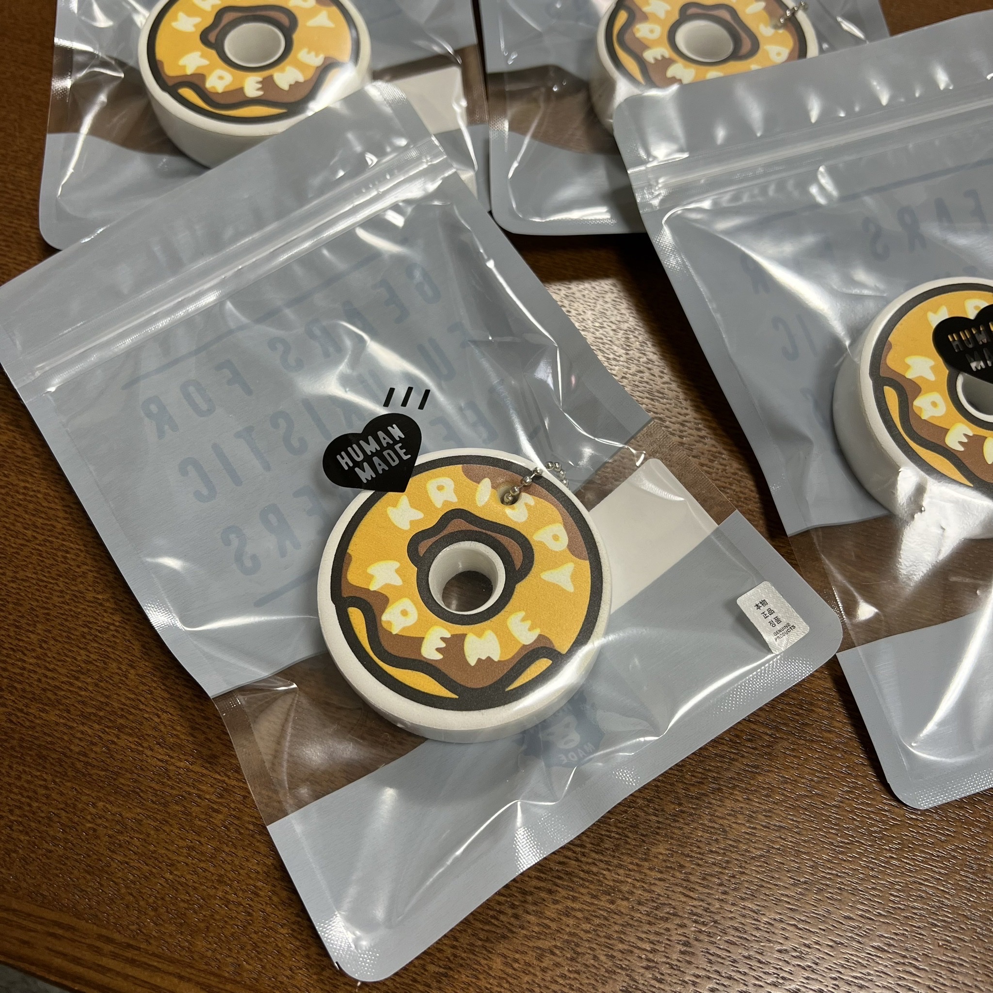 Human Made x Krispy Kreme Keycharm Brown 착용 스타일 - 1