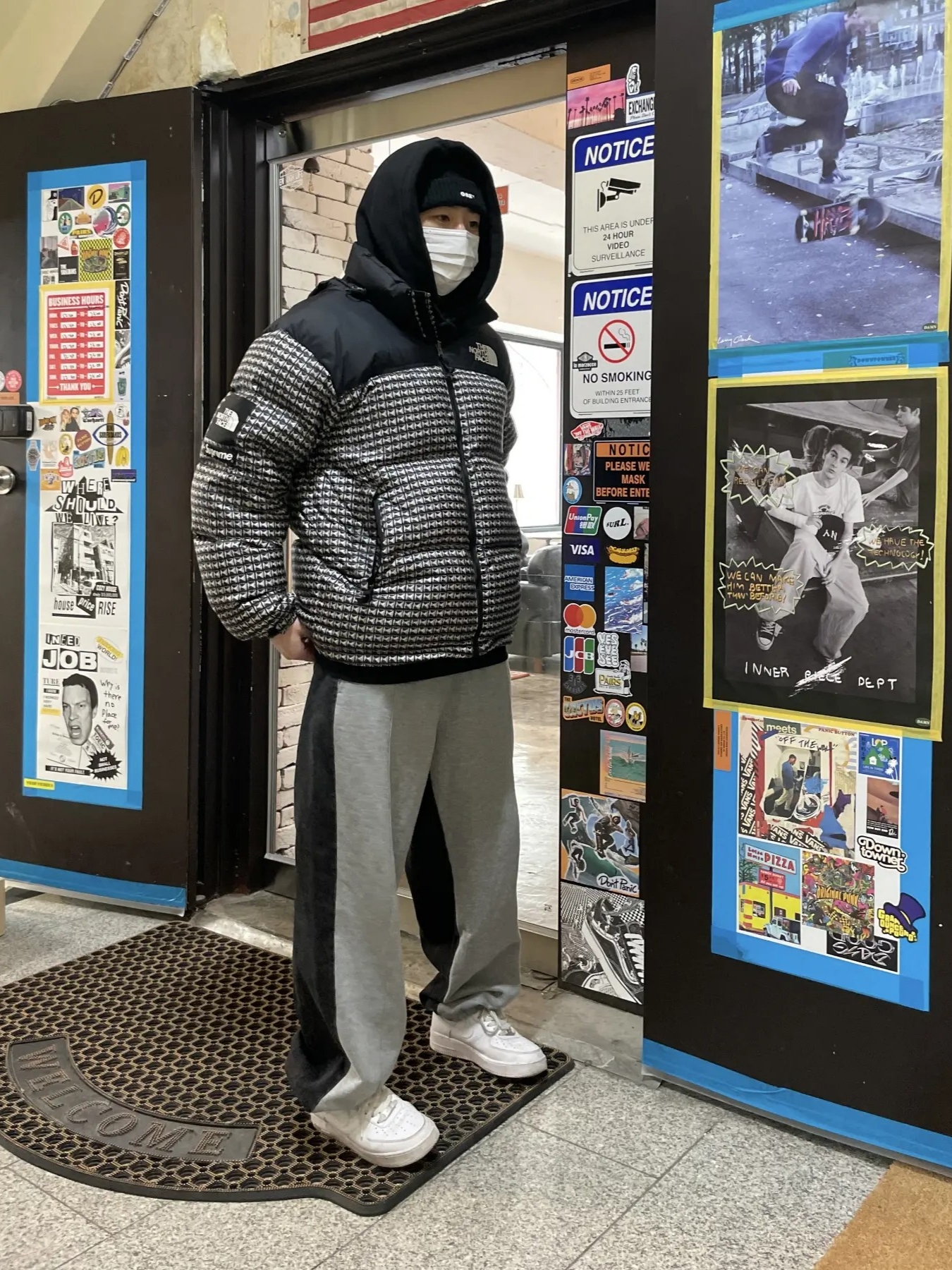 Nike Air Force 1 '07 Low White, Supreme x The North Face Studded Nuptse Jacket Black - 21SS 착용 스타일 - 2