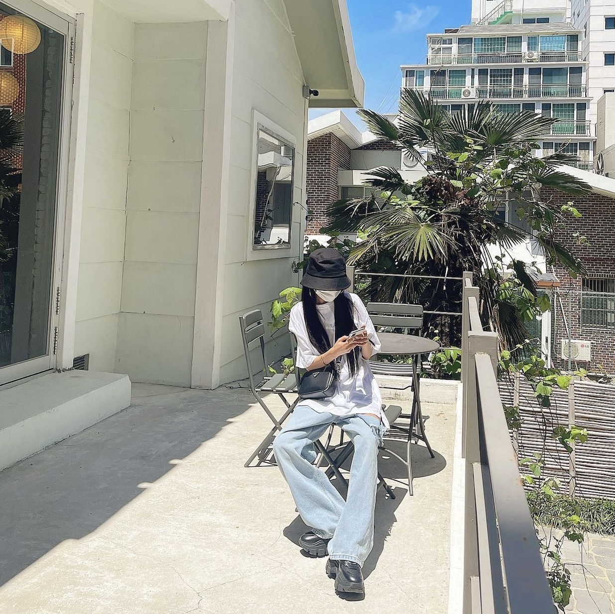 Prada Saffiano Leather Brique Bag Black, (W) Prada Re-Nylon Bucket Hat Black 착용 스타일