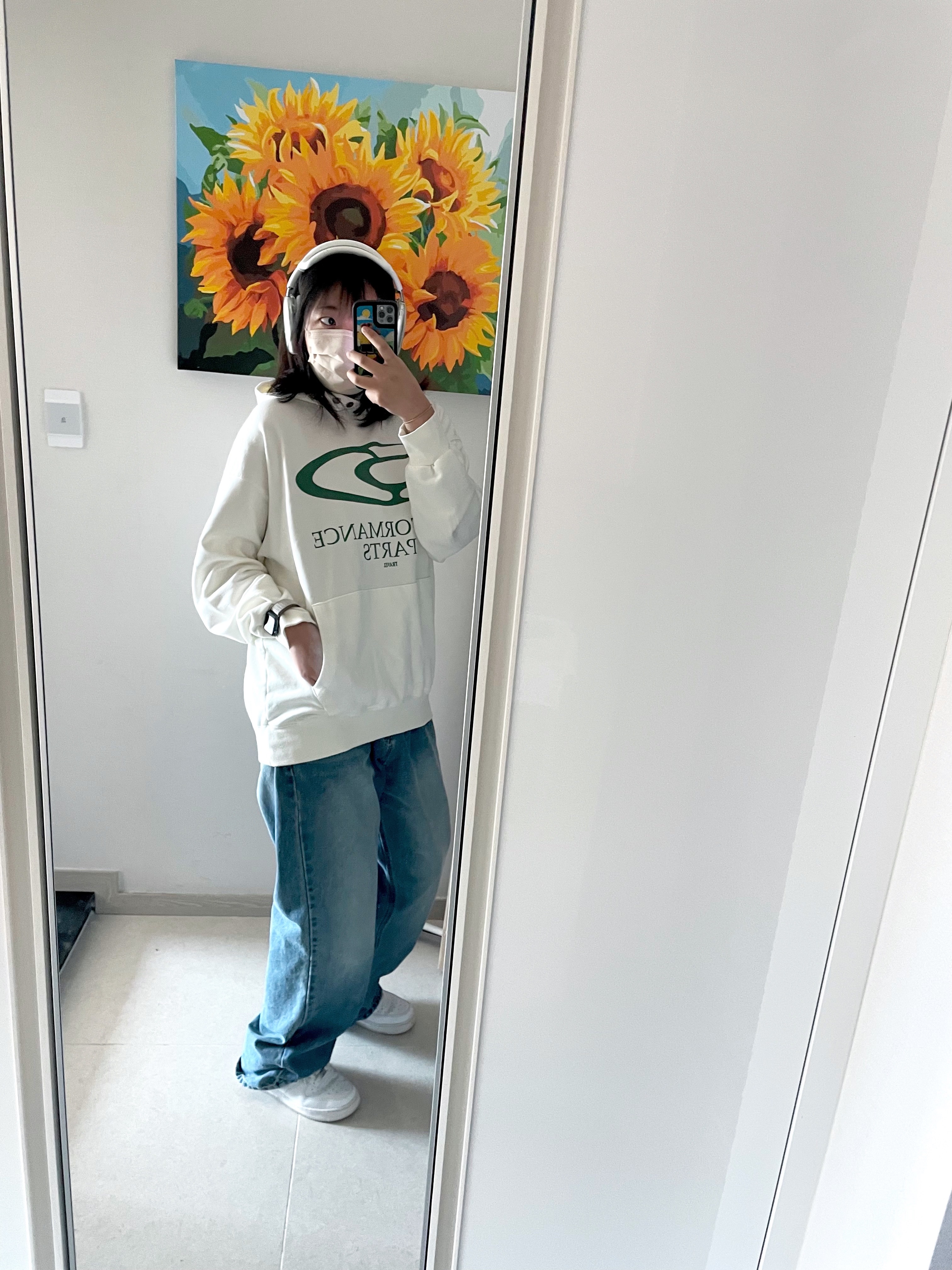 Apple AirPods Max Lightning Silver (Korean Ver.), Nike Air Force 1 '07 Low White 착용 스타일 - 1