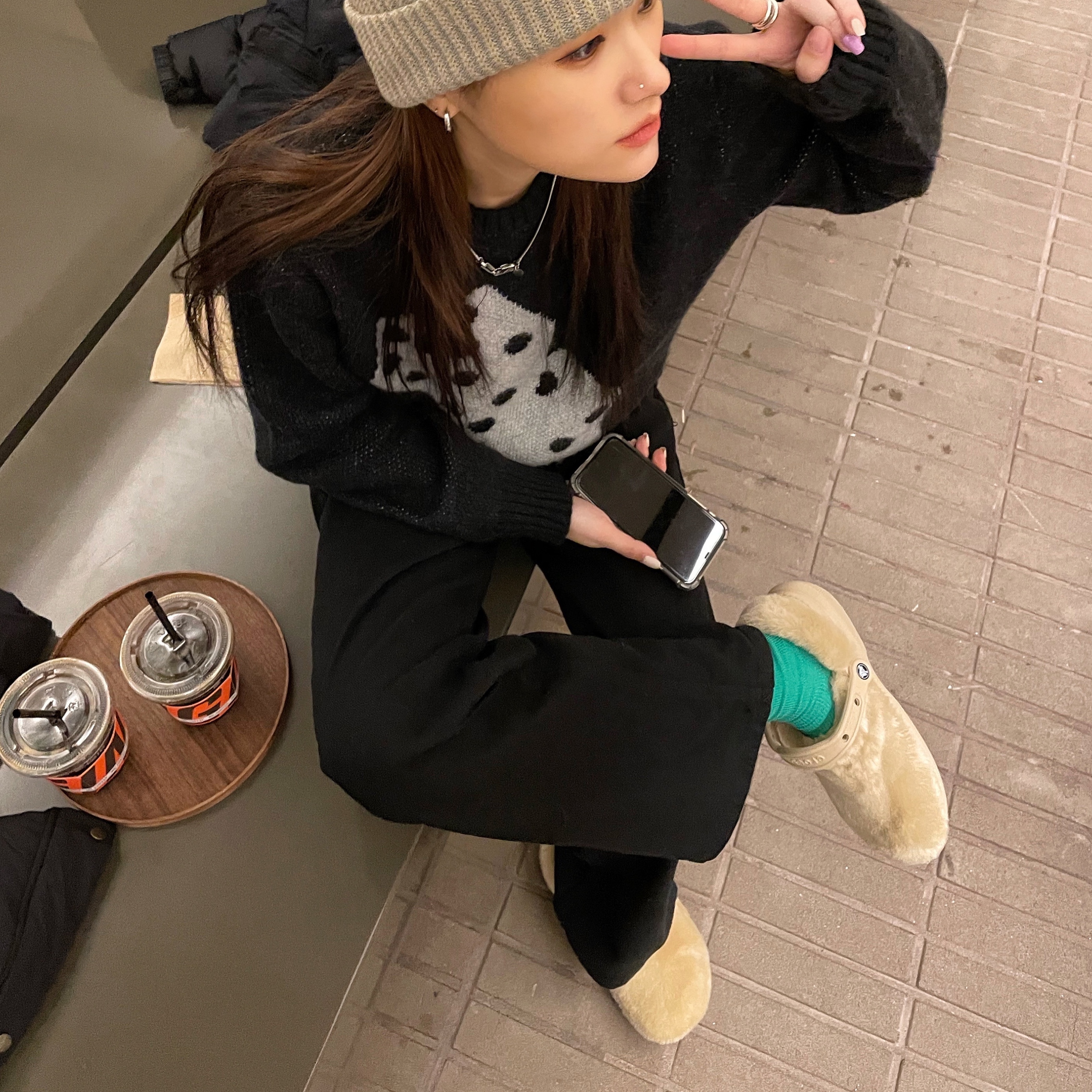 Stussy Dice Mohair Sweater Black 착용 스타일 - 1