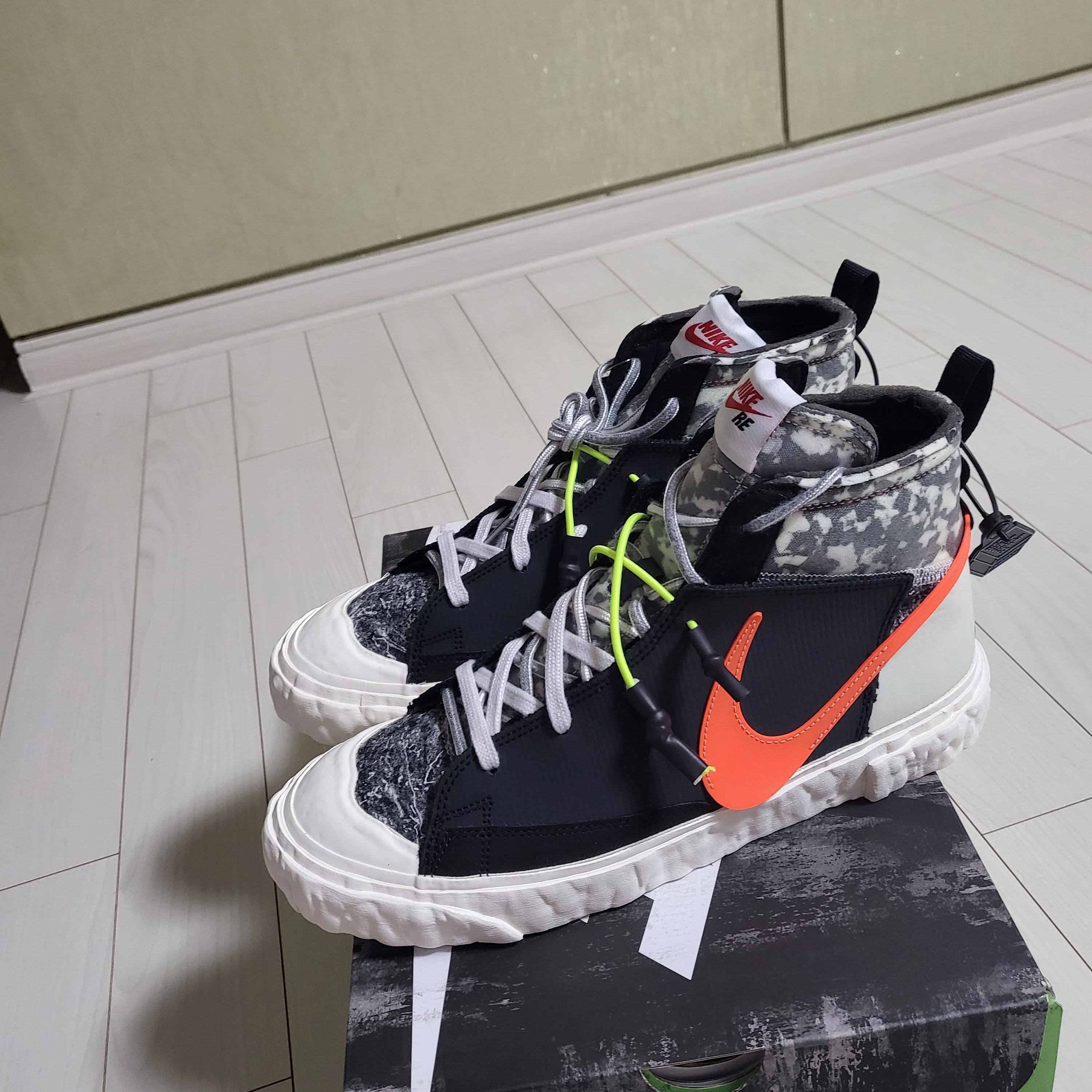 Nike x Readymade Blazer Mid Black 착용 스타일 - 1
