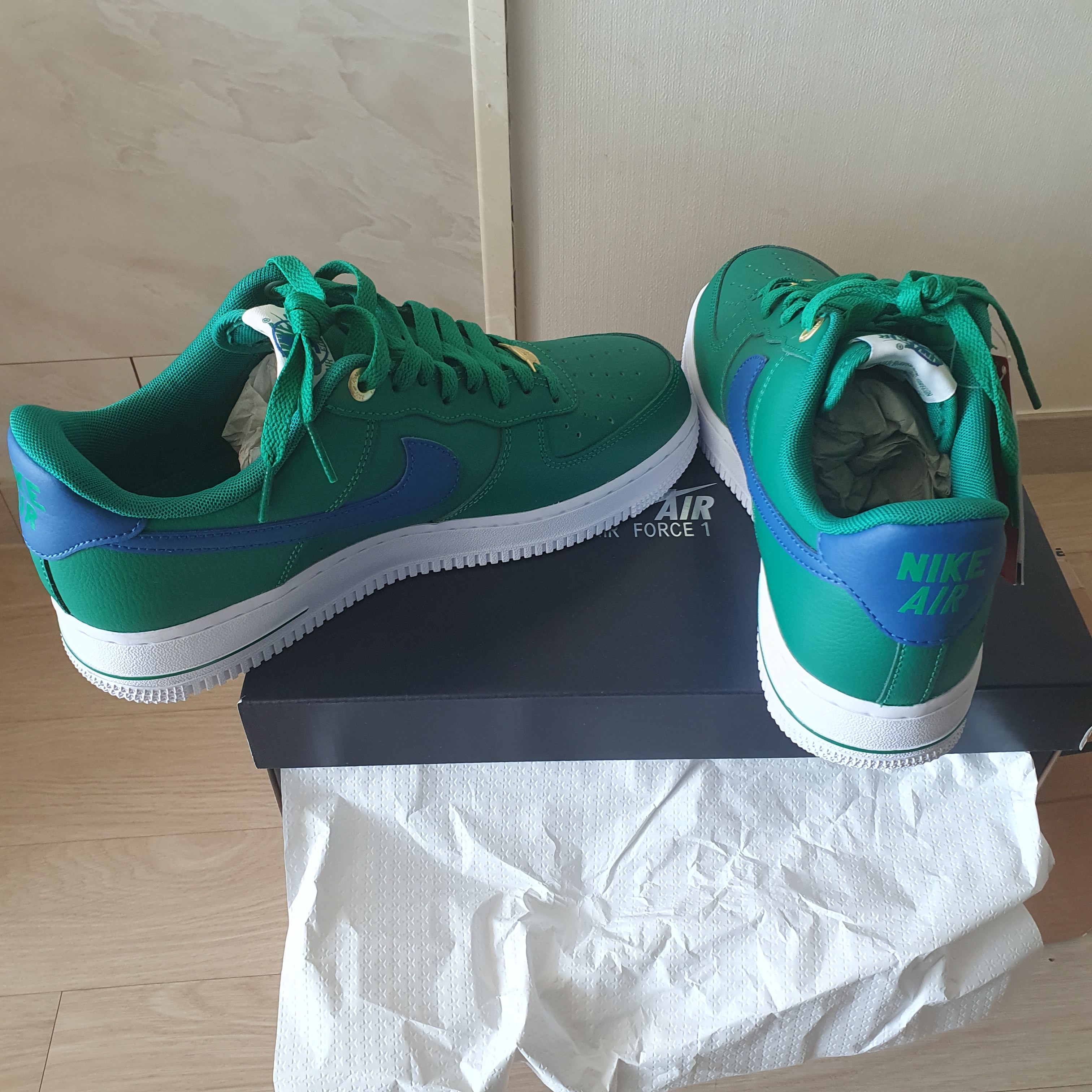 Nike Air Force 1 '07 LV8 40th Anniversary Join Forces Malachite Blue Jay 착용 스타일 - 1