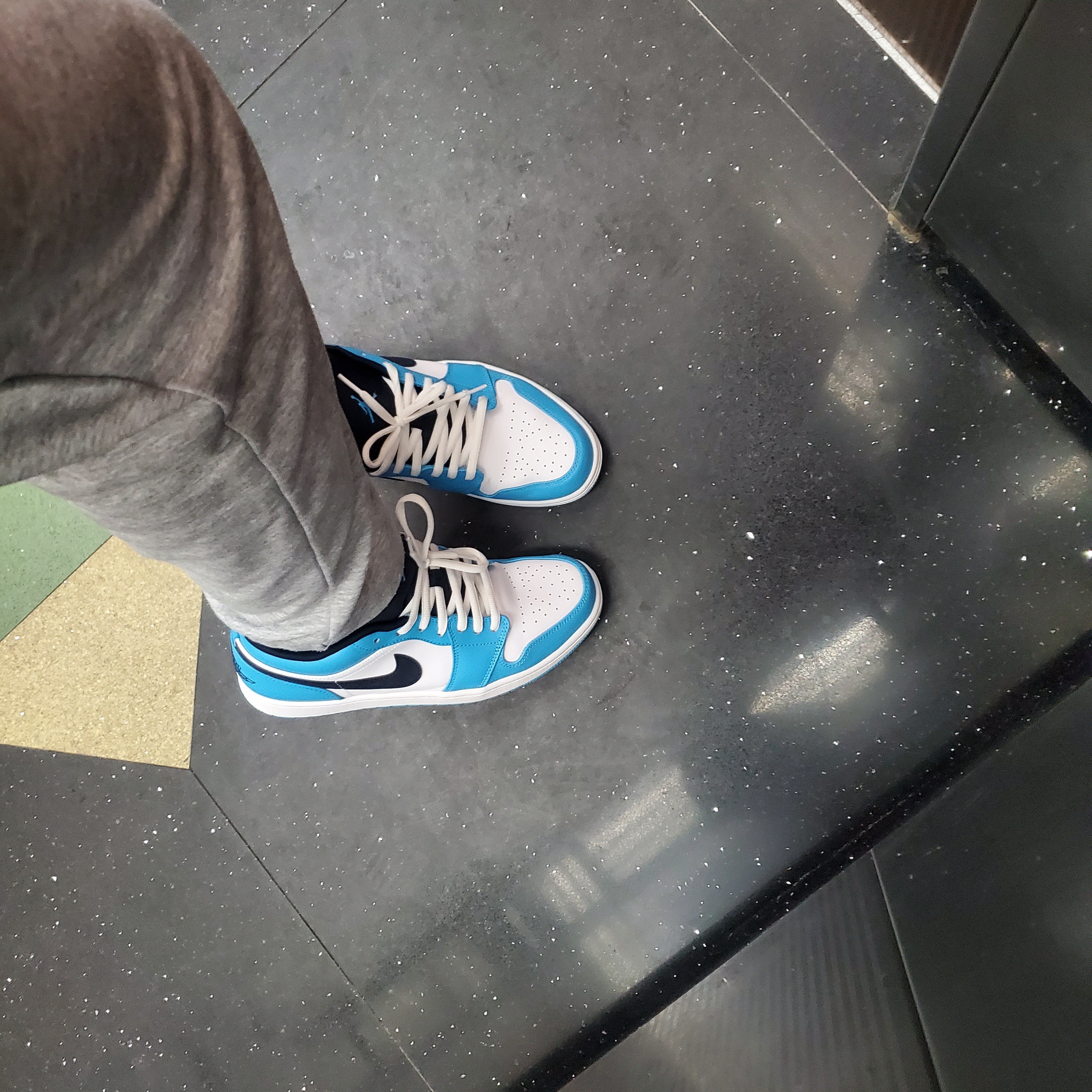 Jordan 1 Low Dark Powder Blue 착용 스타일