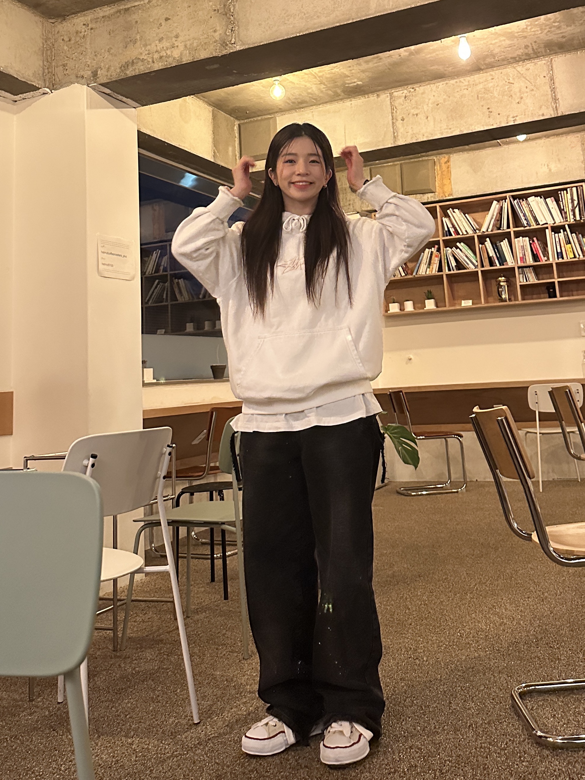 Maison Mihara Yasuhiro Peterson OG Sole Canvas Low-top Sneakers Natural, Zara x Ader Error Slit Jeans Black 착용 스타일 - 2