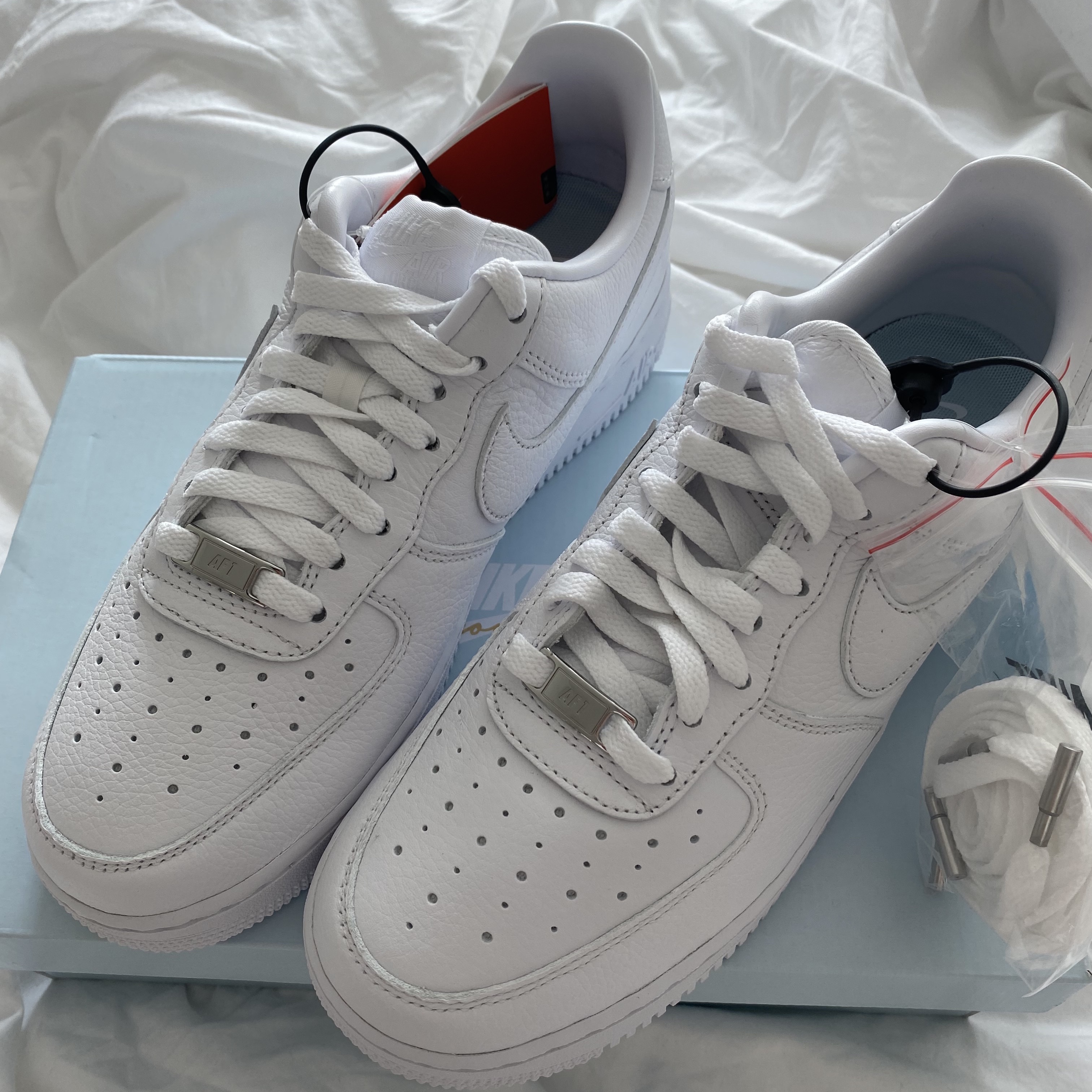 Nike x Drake Nocta Air Force 1 Low SP Certified Lover Boy White 착용 스타일 - 3