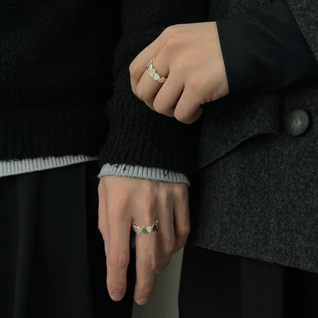 Scudo Signature Ring Plain 착용 스타일