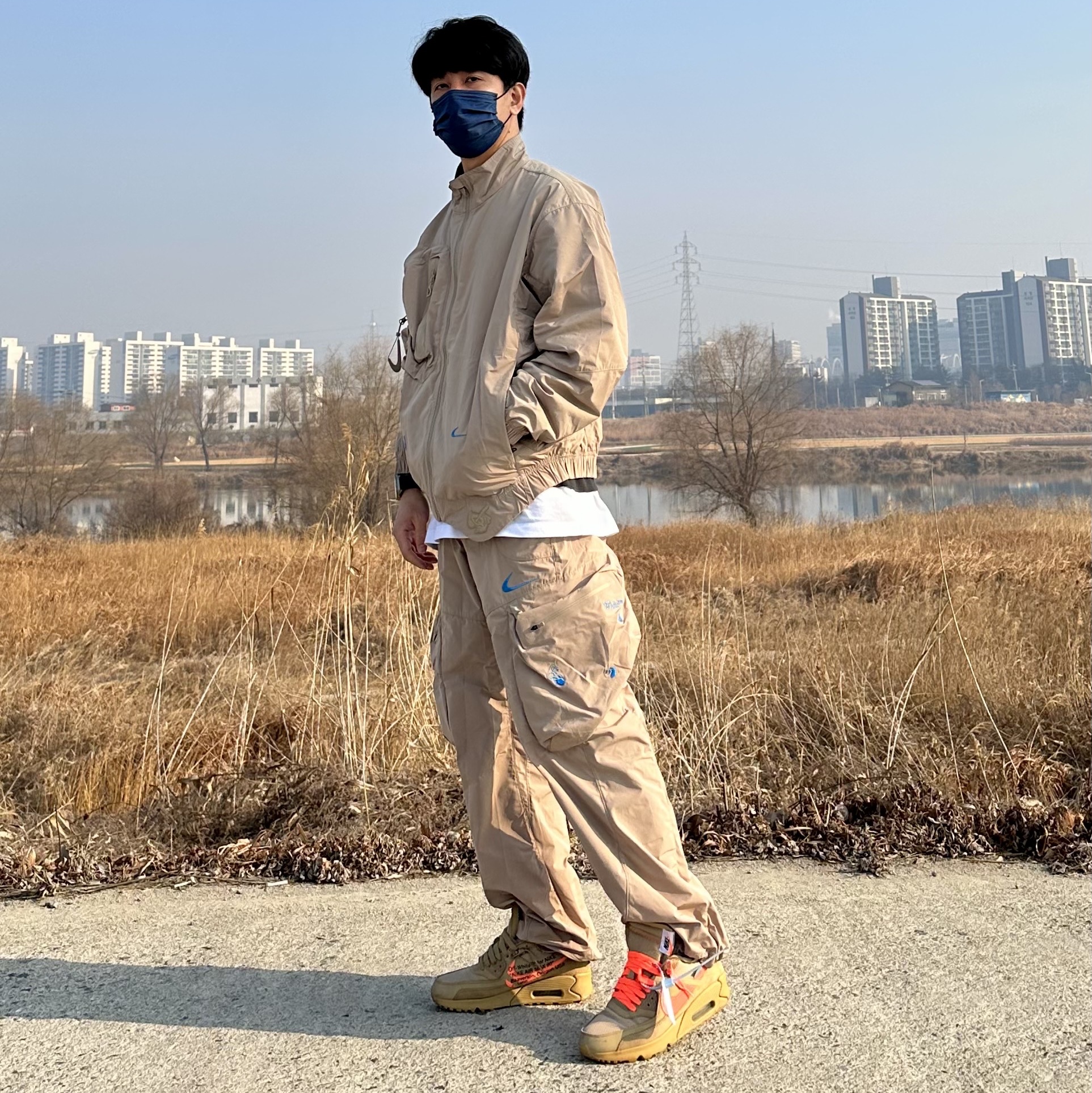 Nike x Off-White NRG Track Suit Khaki - Asia, Nike x Off-White Air Max 90 V2 Desert Ore 착용 스타일