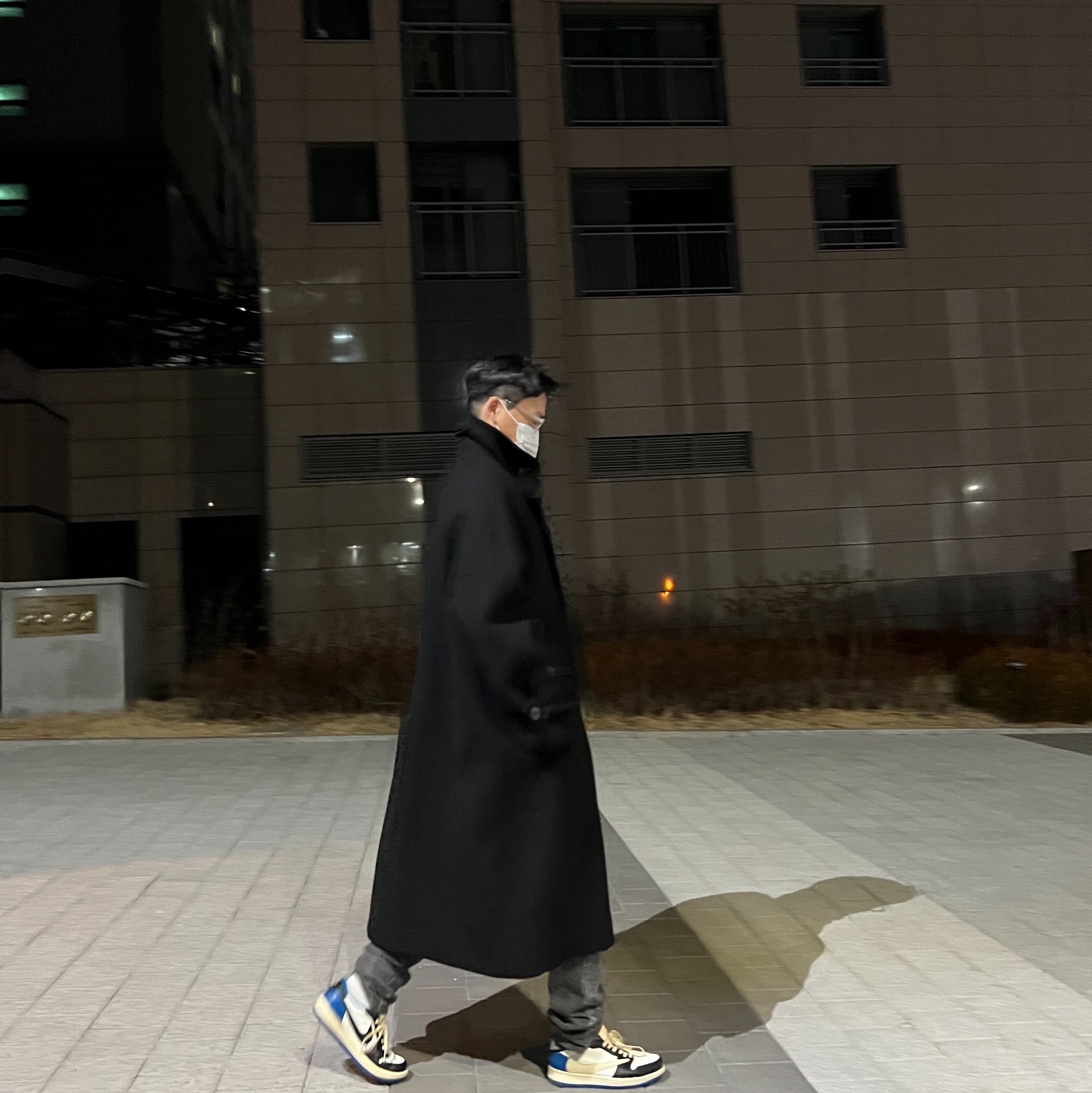 Jordan 1 x Travis Scott x Fragment Retro Low OG SP Military Blue, Undermycar Majanne Multi Button Oversized Wool Coat Black Oyster - 21FW 착용 스타일 - 3