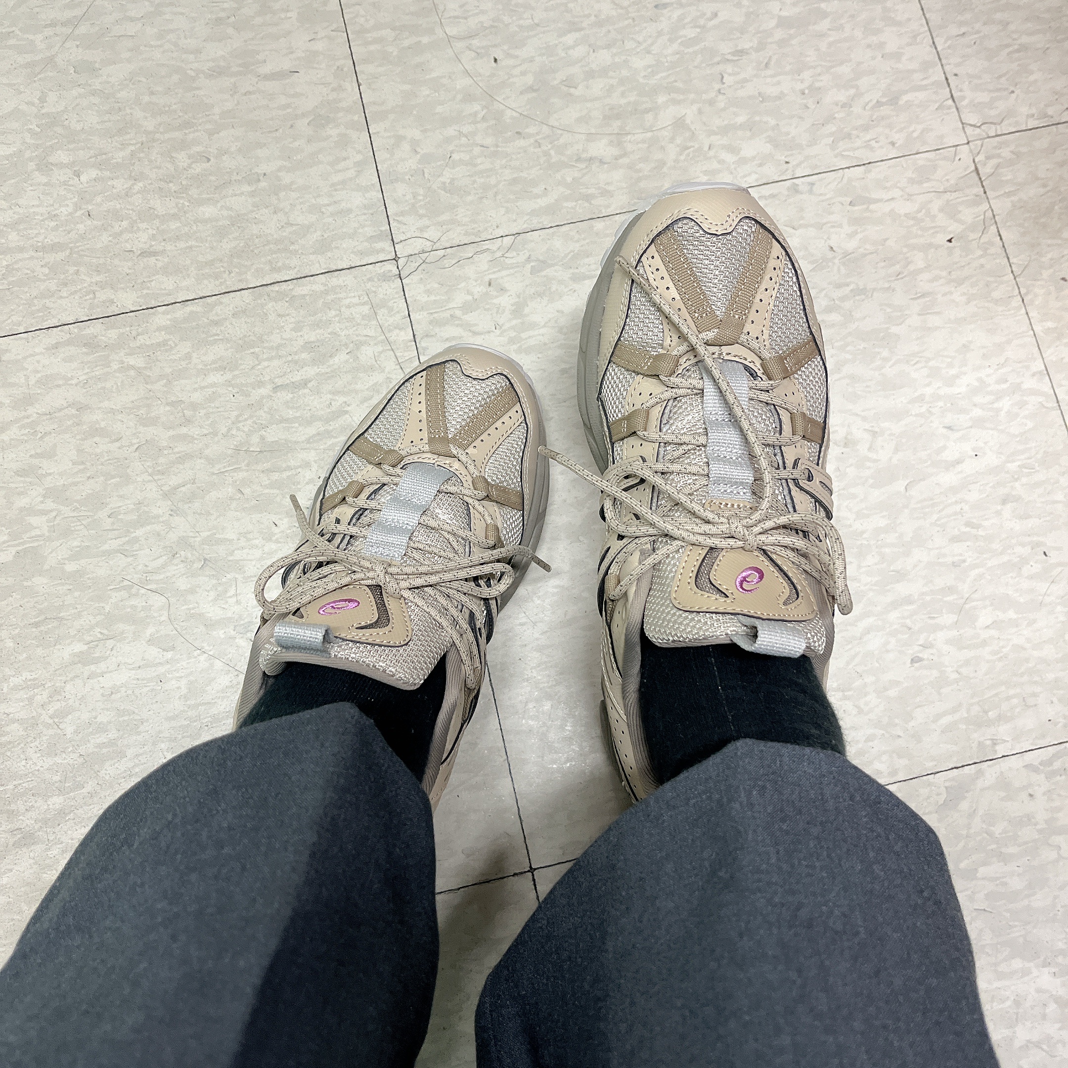 Asics Gel-Sonoma 15-50 Feather Grey Wood Crepe 착용 스타일