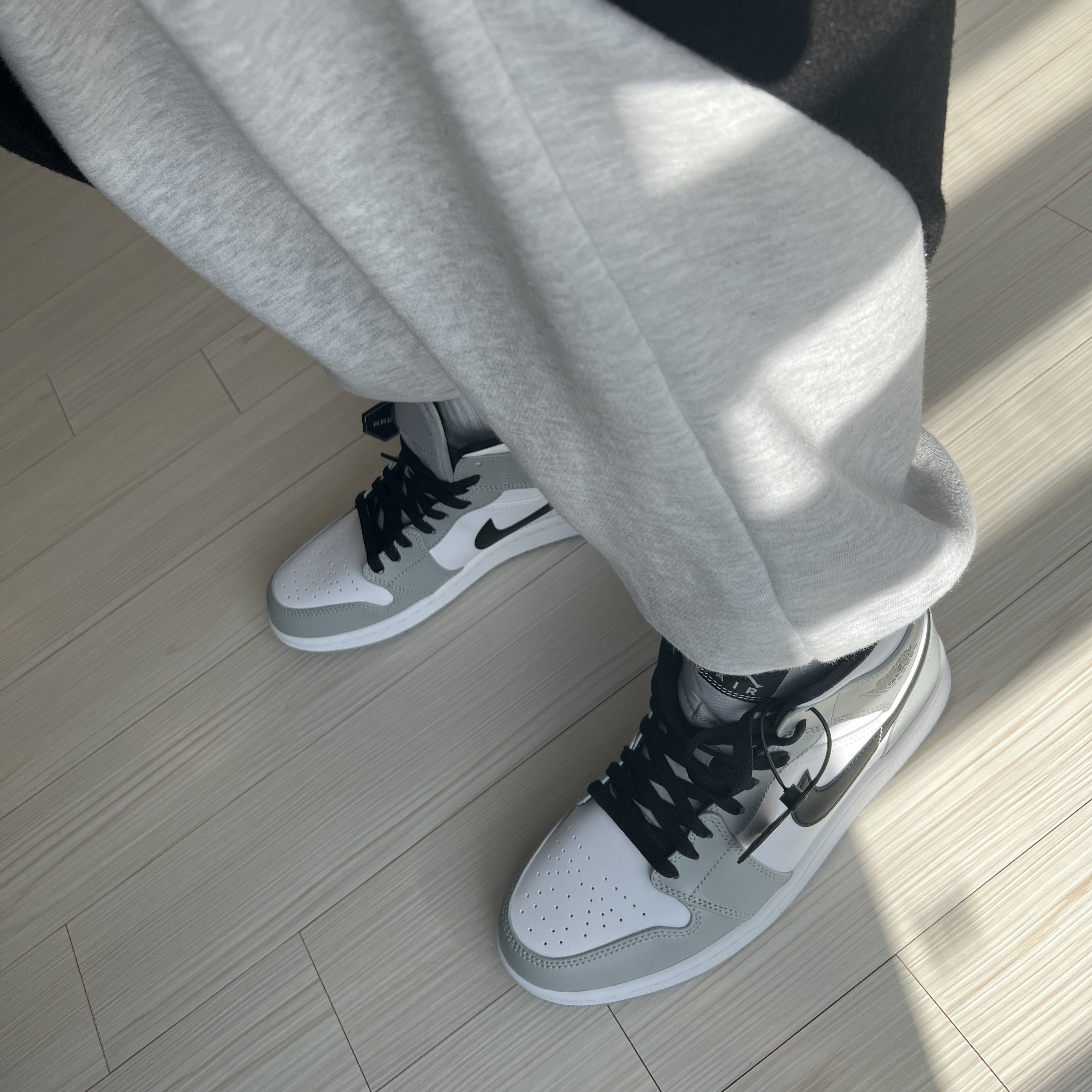 Jordan 1 Mid Light Smoke Grey 착용 스타일