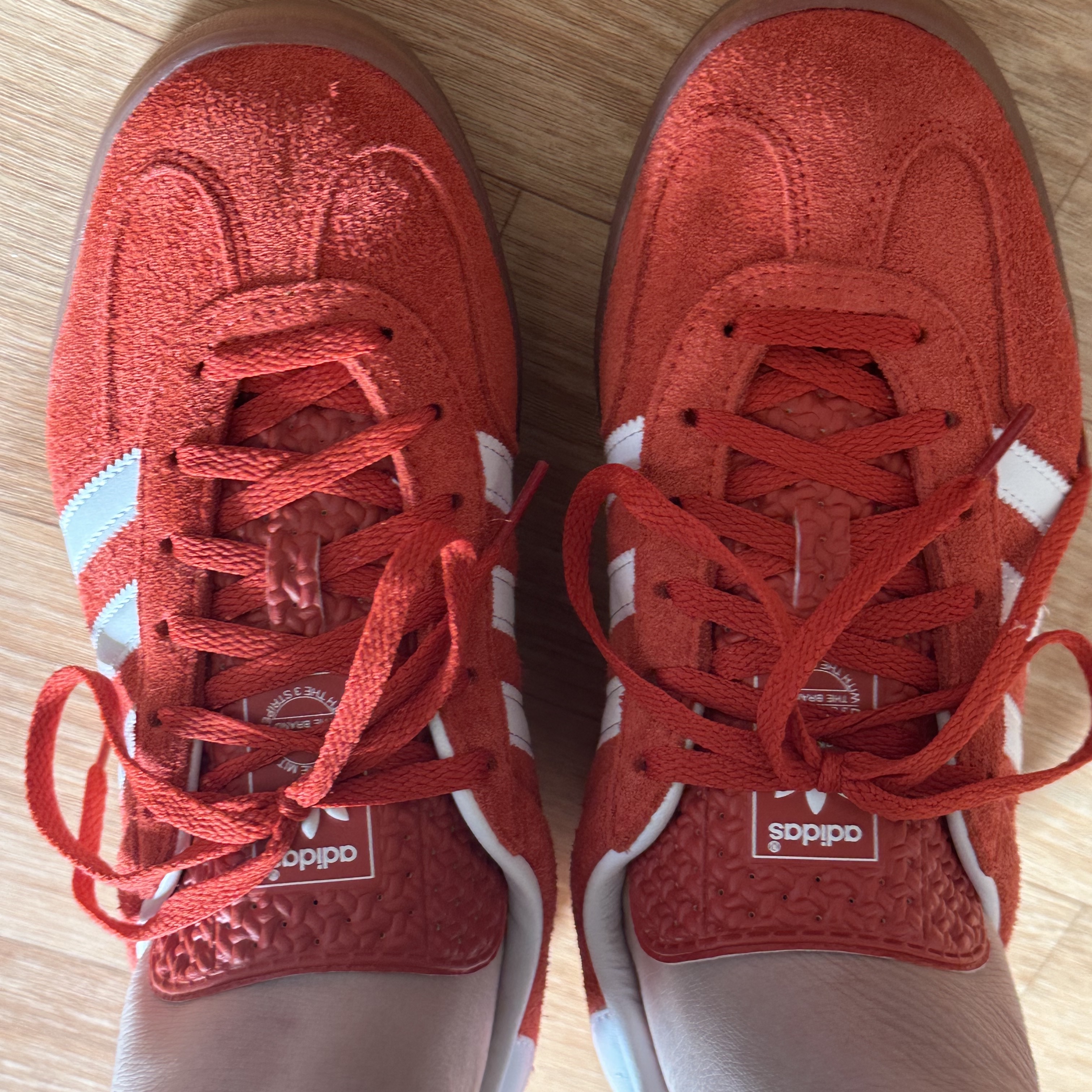 (W) Adidas Gazelle Indoor Bold Orange Cloud White 착용 스타일