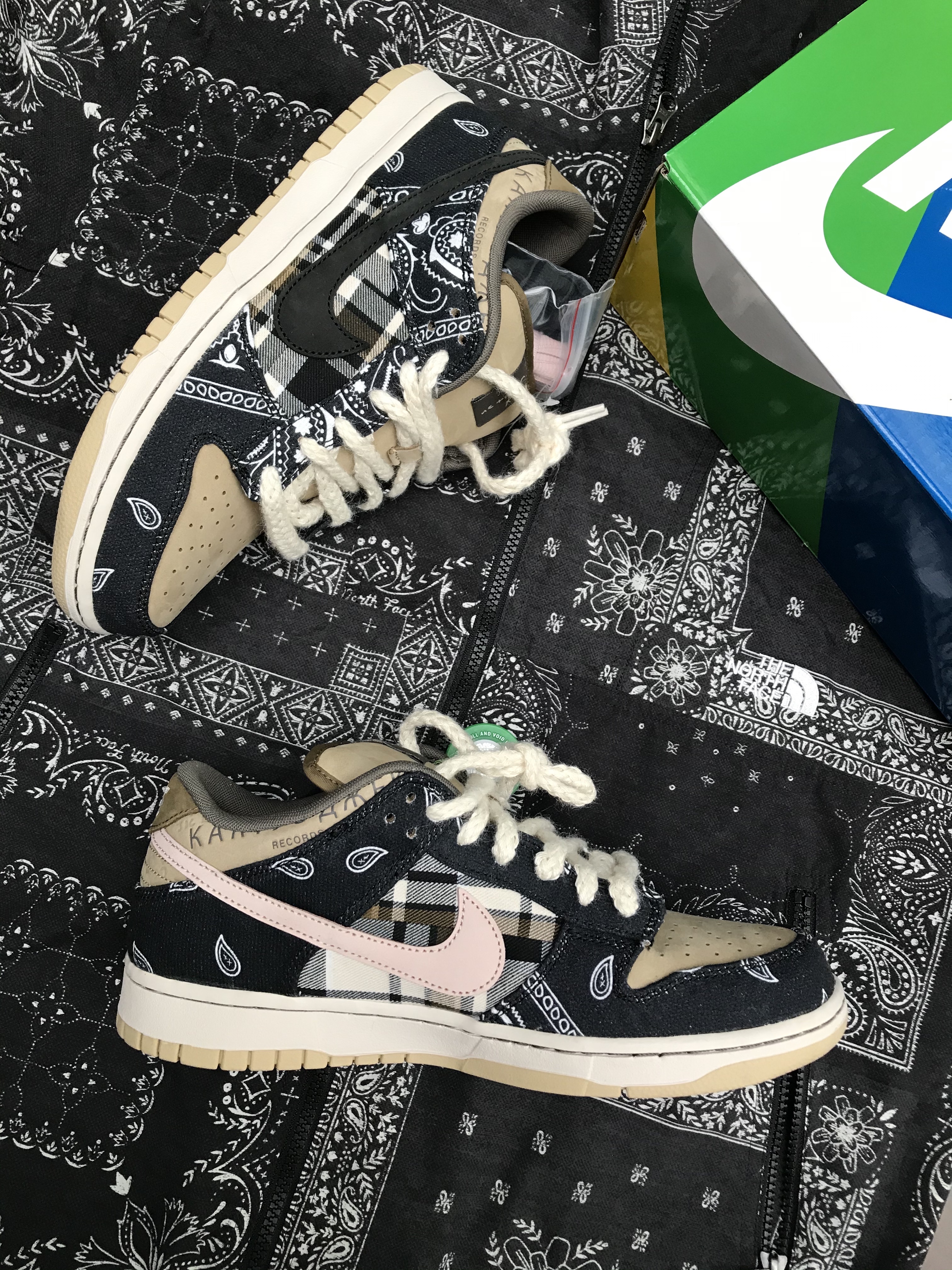 Nike x Travis Scott SB Dunk Low 착용 스타일