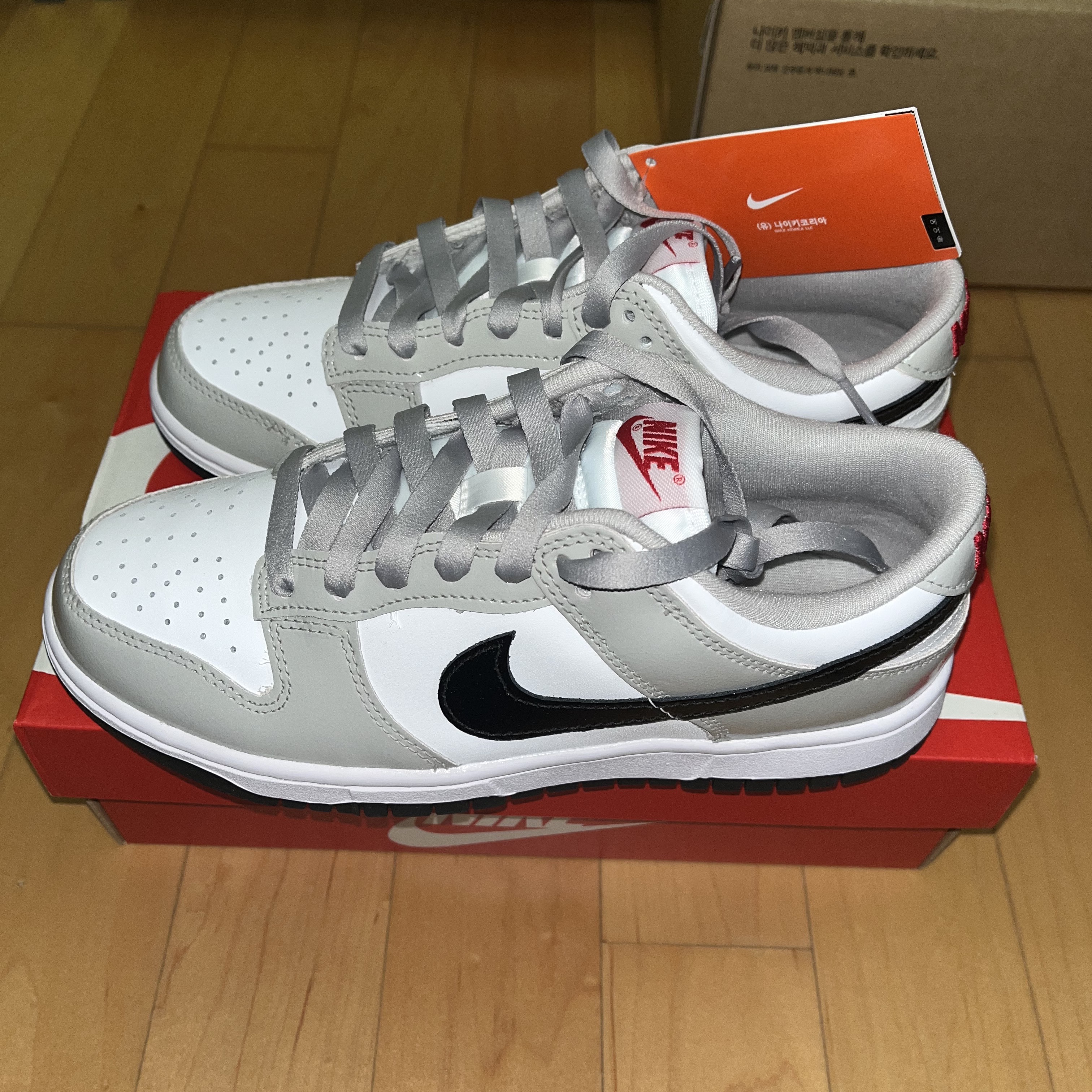 (W) Nike Dunk Low Essential Light Iron Ore Black 착용 스타일 - 1