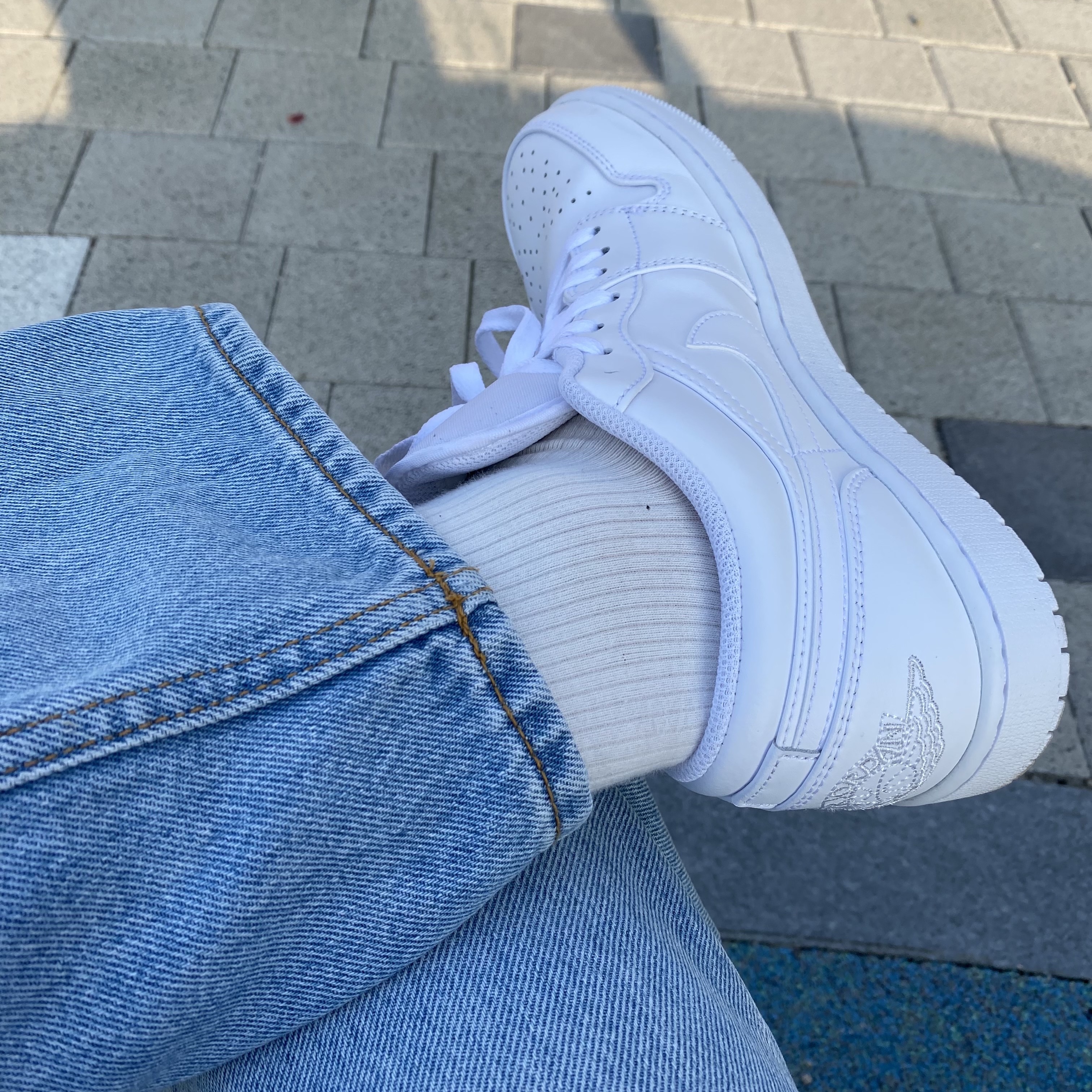 Jordan 1 Low Triple White 착용 스타일