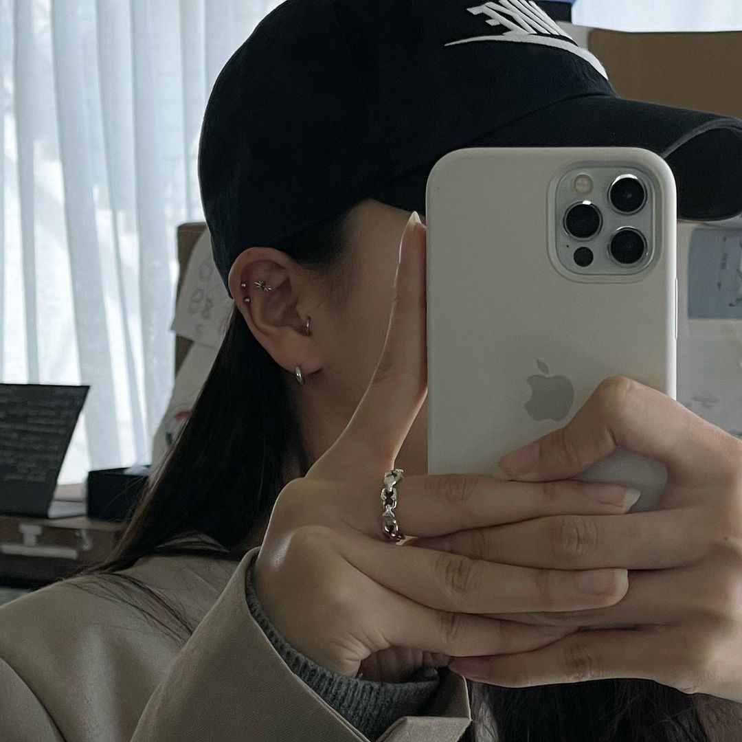 Scudo Dolphin Ring Plain 착용 스타일